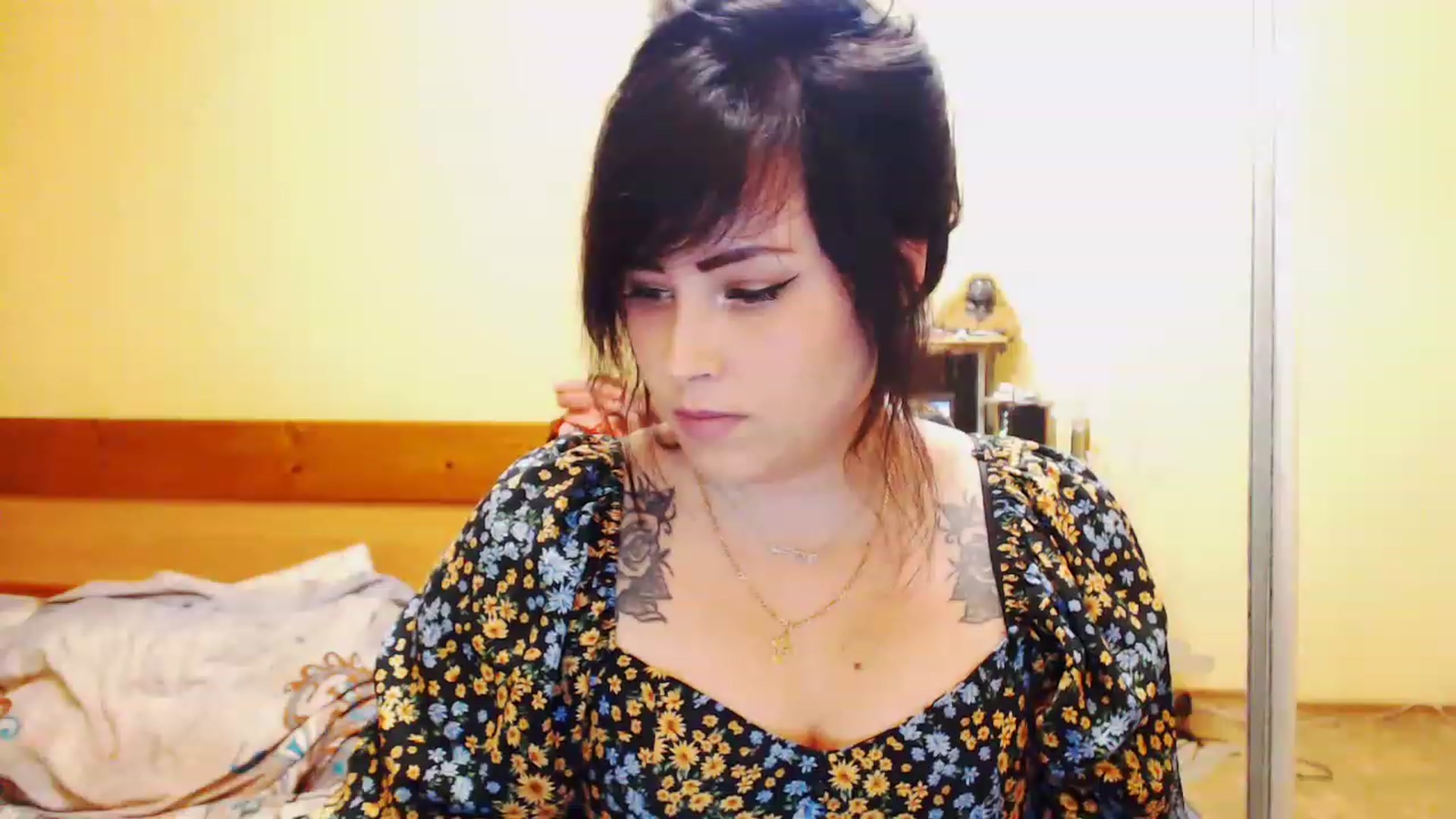 Gallery image thumbnail from CutitaAnn's myfreecams stream on, 05/06/2023, 21:26 image 17 of 20