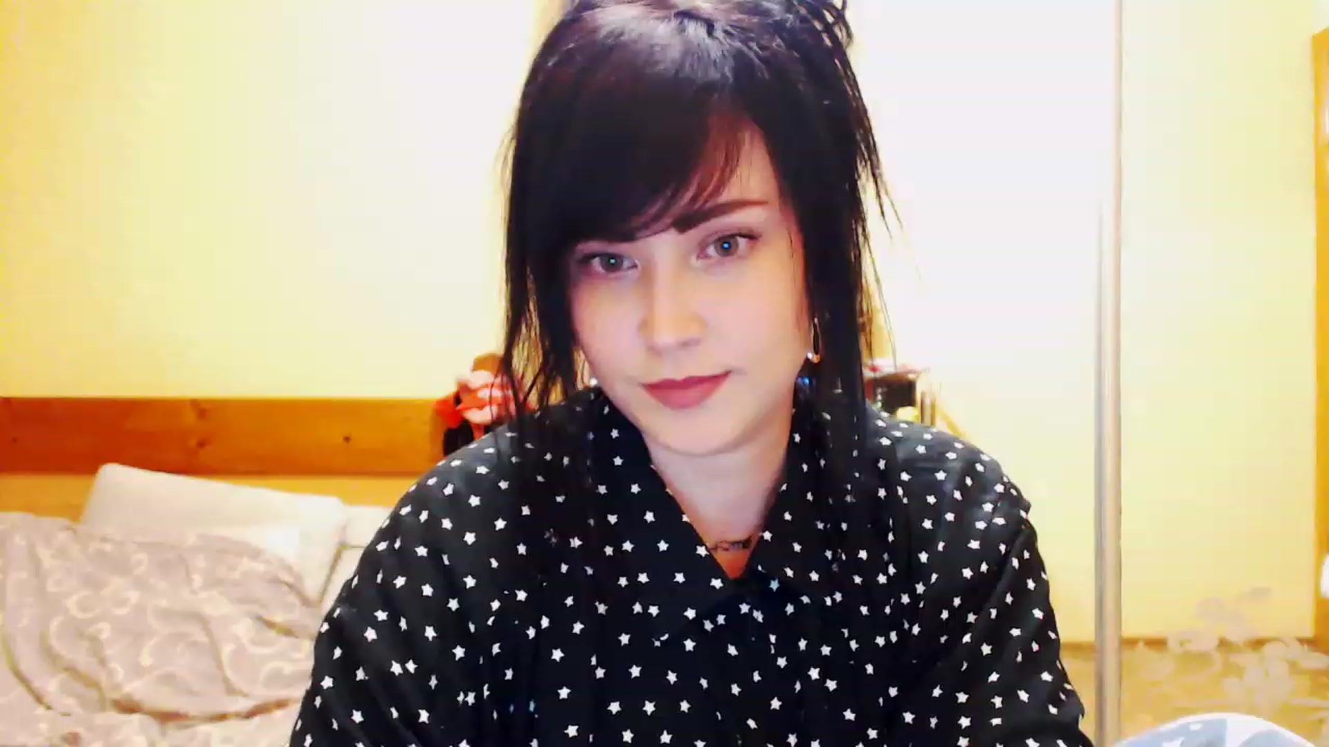 Gallery image thumbnail from CutitaAnn's myfreecams stream on, 06/19/2023, 22:01 image 6 of 20