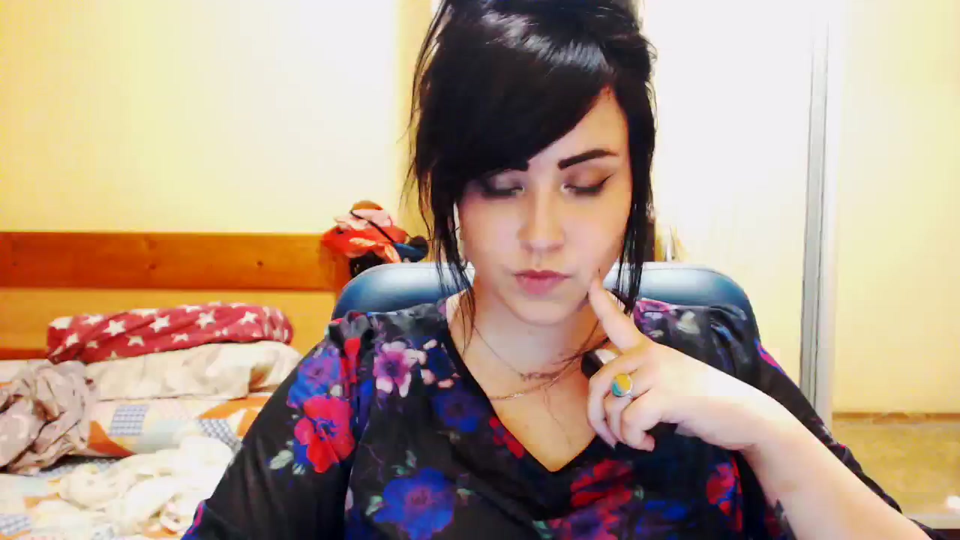 Gallery image thumbnail from CutitaAnn's myfreecams stream on, 08/06/2023, 21:31 image 1 of 20