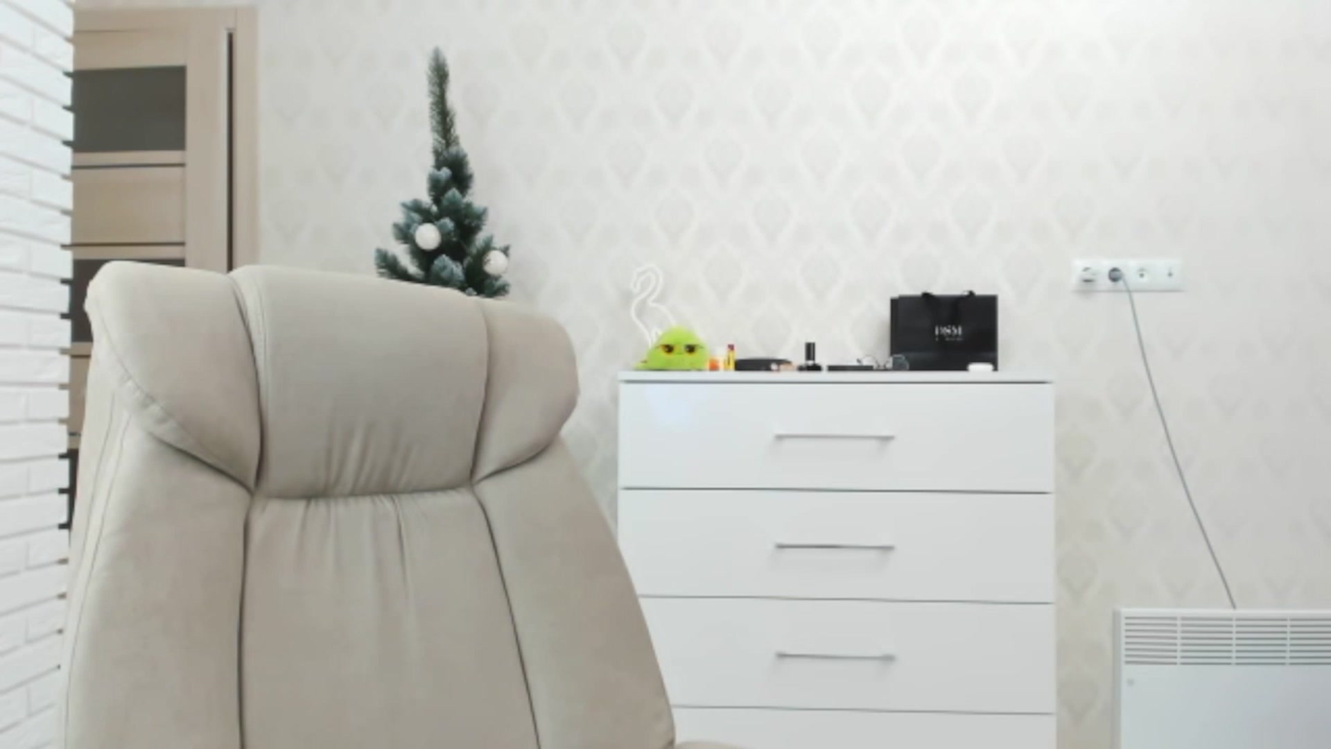 Gallery image thumbnail from Cyber_Geisha's myfreecams stream on, 12/25/2023, 01:23 image 6 of 20