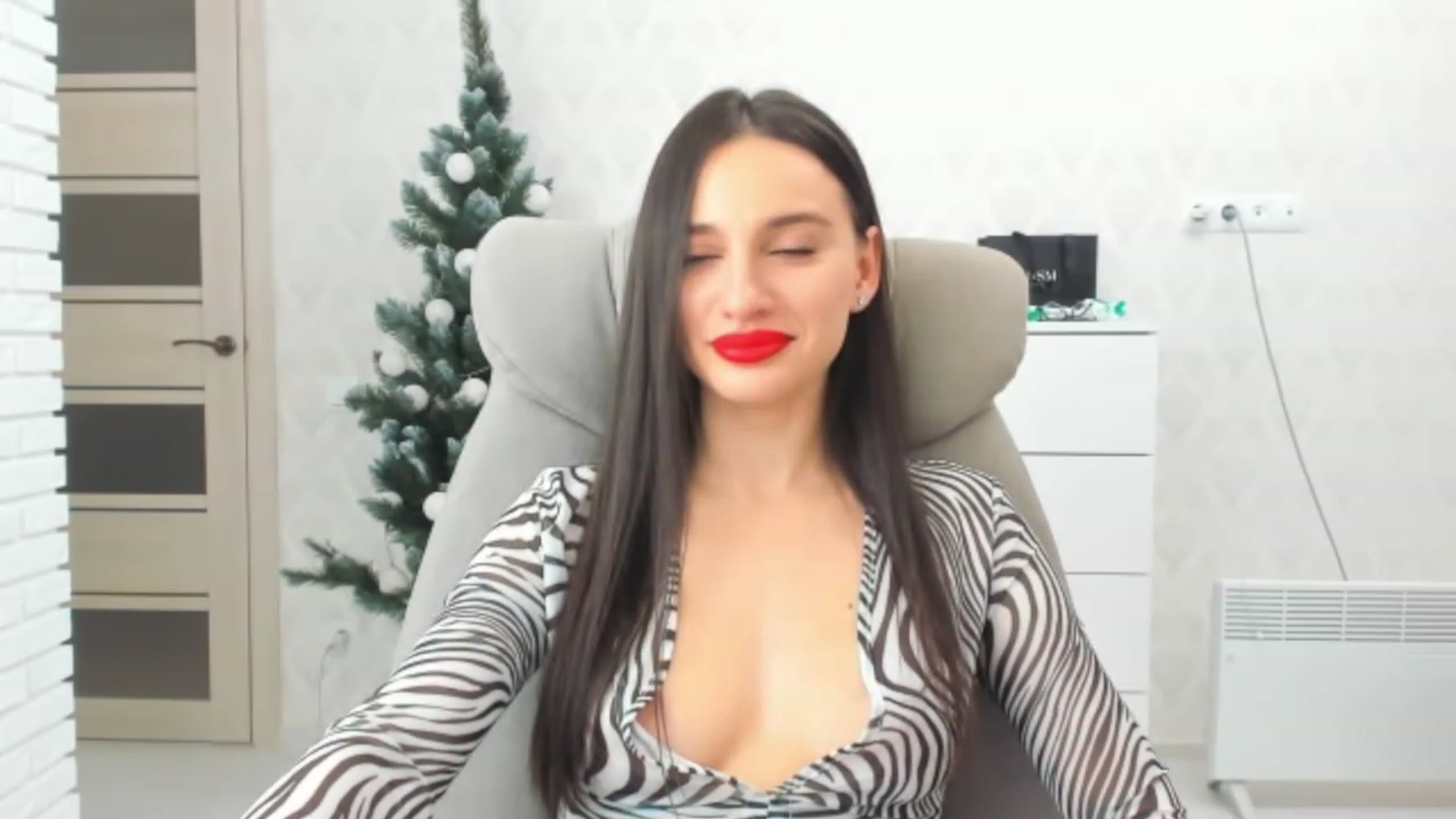 Gallery image thumbnail from Cyber_Geisha's myfreecams stream on, 12/25/2023, 22:08 image 6 of 20