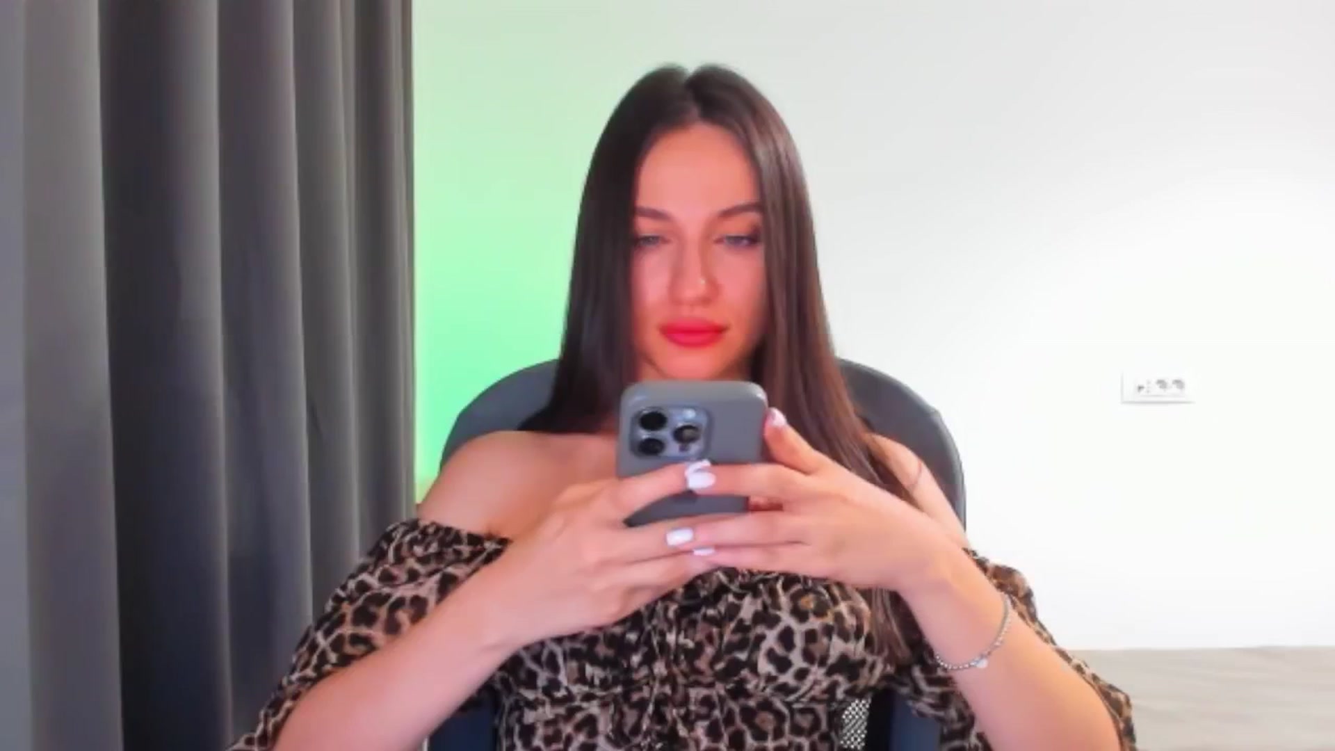 Gallery image thumbnail from Cyber_Geisha's myfreecams stream on, 07/24/2024, 19:19 image 15 of 20