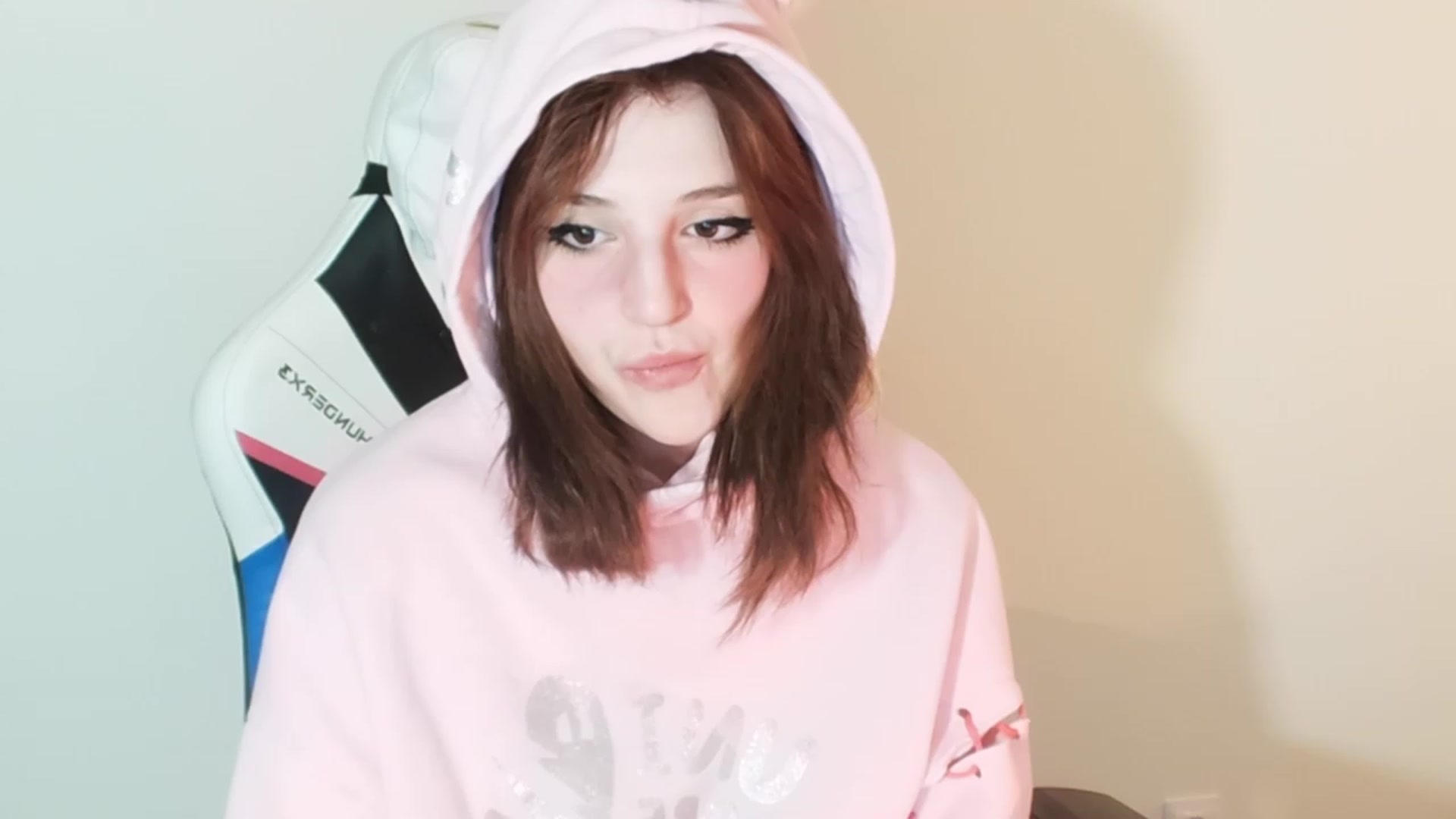 Gallery image thumbnail from Cyber_doll's myfreecams stream on, 11/19/2022, 16:00 image 16 of 20