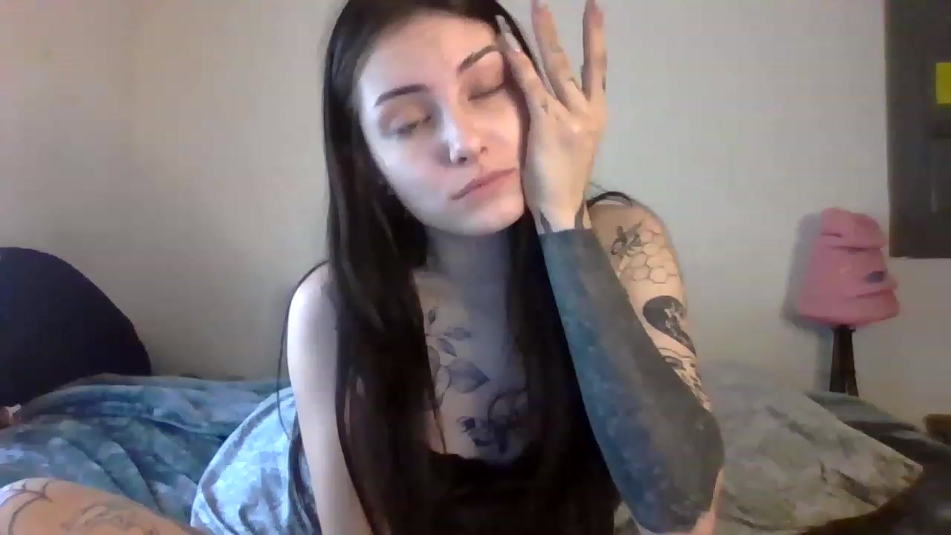 Gallery image thumbnail from Cynbunz's myfreecams stream on, 02/17/2023, 19:31 image 16 of 20