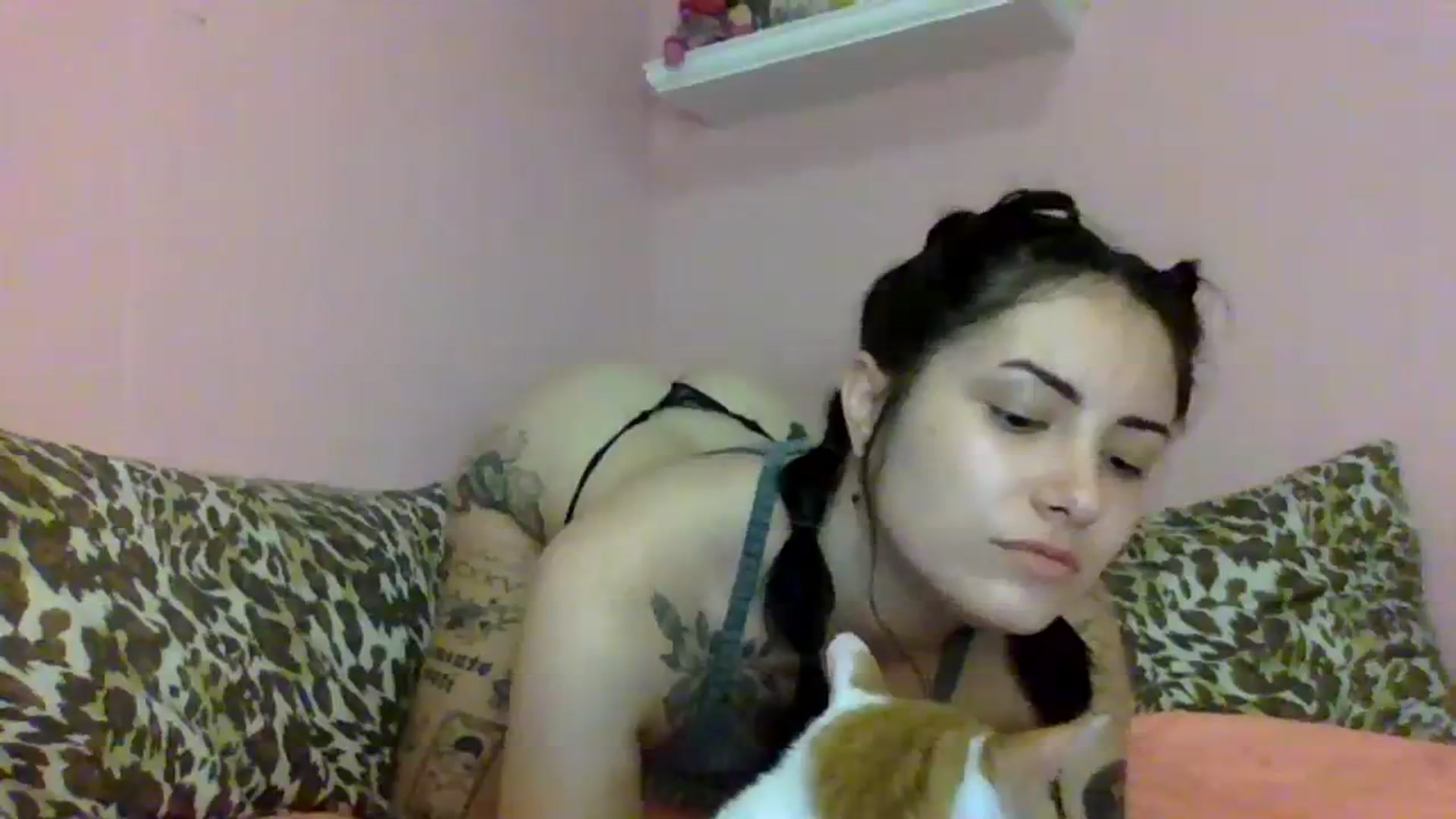 Gallery image thumbnail from Cynbunz's myfreecams stream on, 08/17/2023, 15:52 image 12 of 20