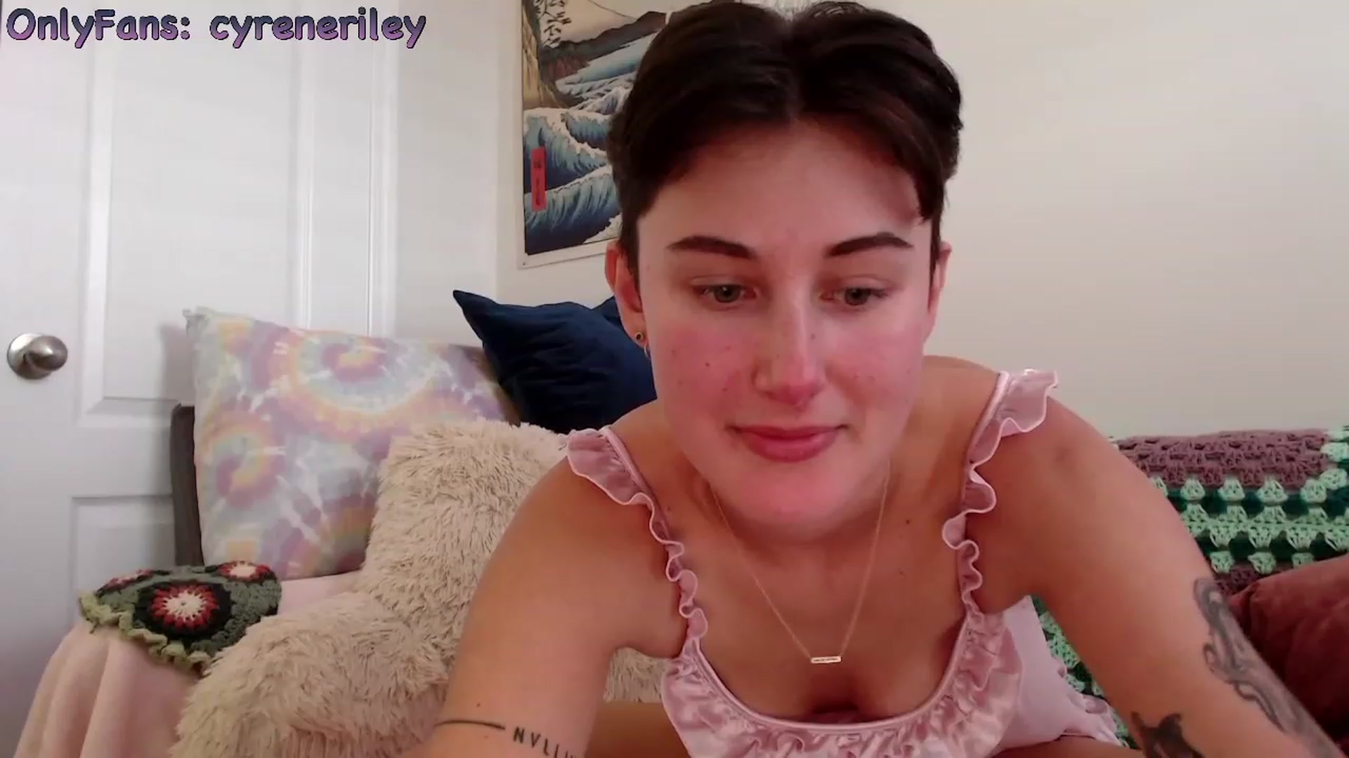 Gallery image thumbnail from Cyreneriley's myfreecams stream on, 10/06/2023, 20:36 image 7 of 20