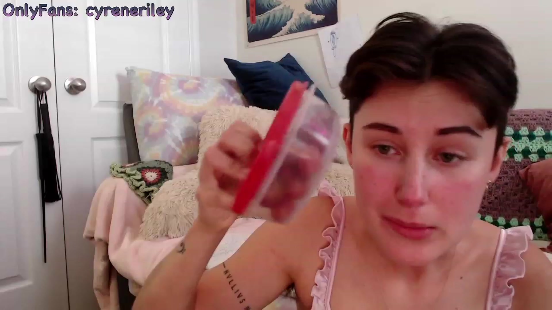 Gallery image thumbnail from Cyreneriley's myfreecams stream on, 10/06/2023, 20:36 image 11 of 20
