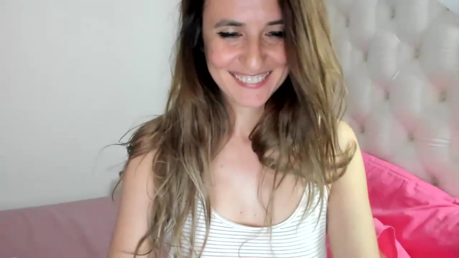 Gallery image thumbnail from DANIELLE's myfreecams stream on, 03/29/2023, 08:39 image 18 of 20