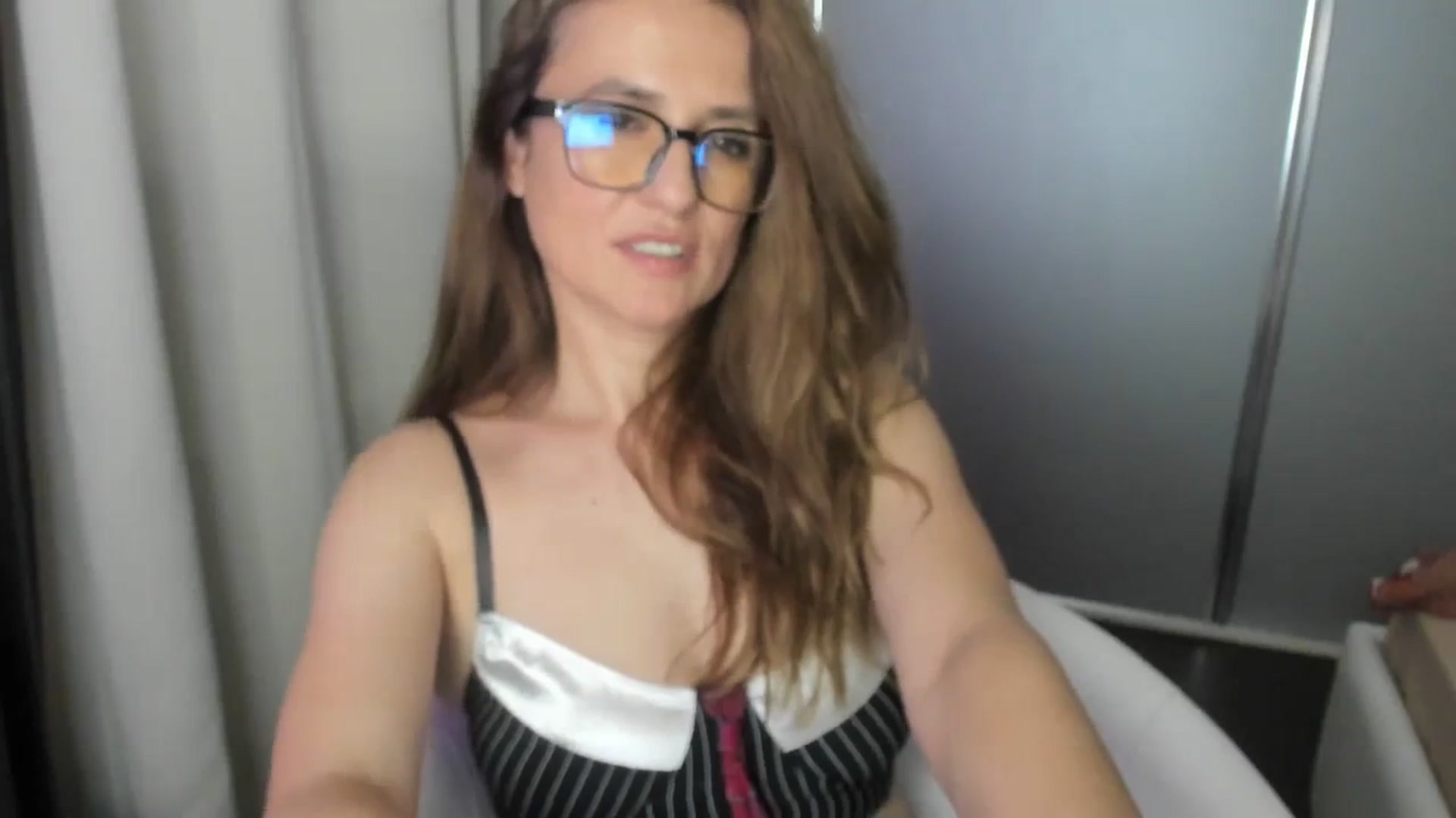 Gallery image thumbnail from DANIELLE's myfreecams stream on, 04/10/2024, 06:18 image 9 of 20