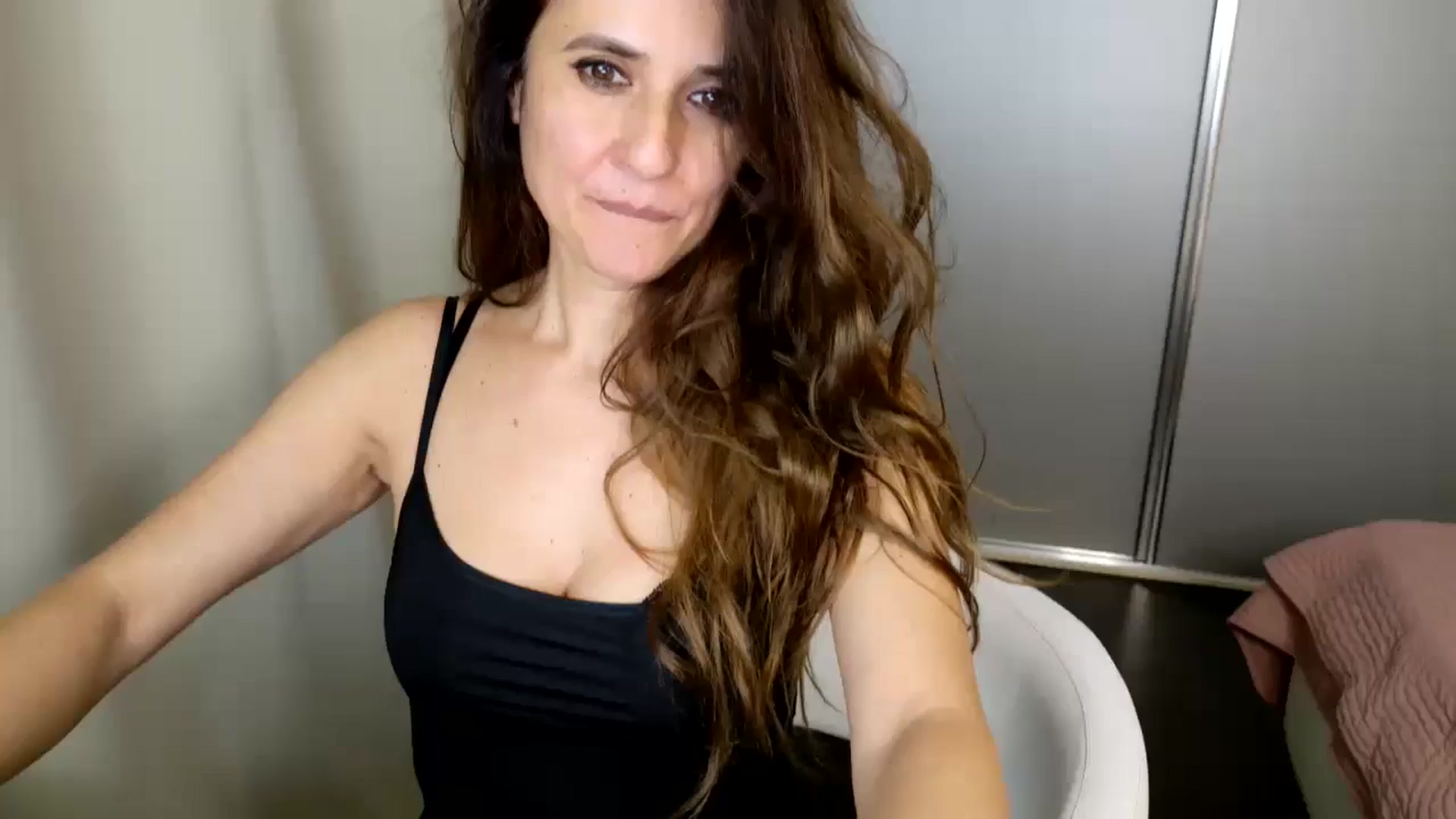 Gallery image thumbnail from DANIELLE's myfreecams stream on, 01/22/2025, 08:55 image 6 of 20