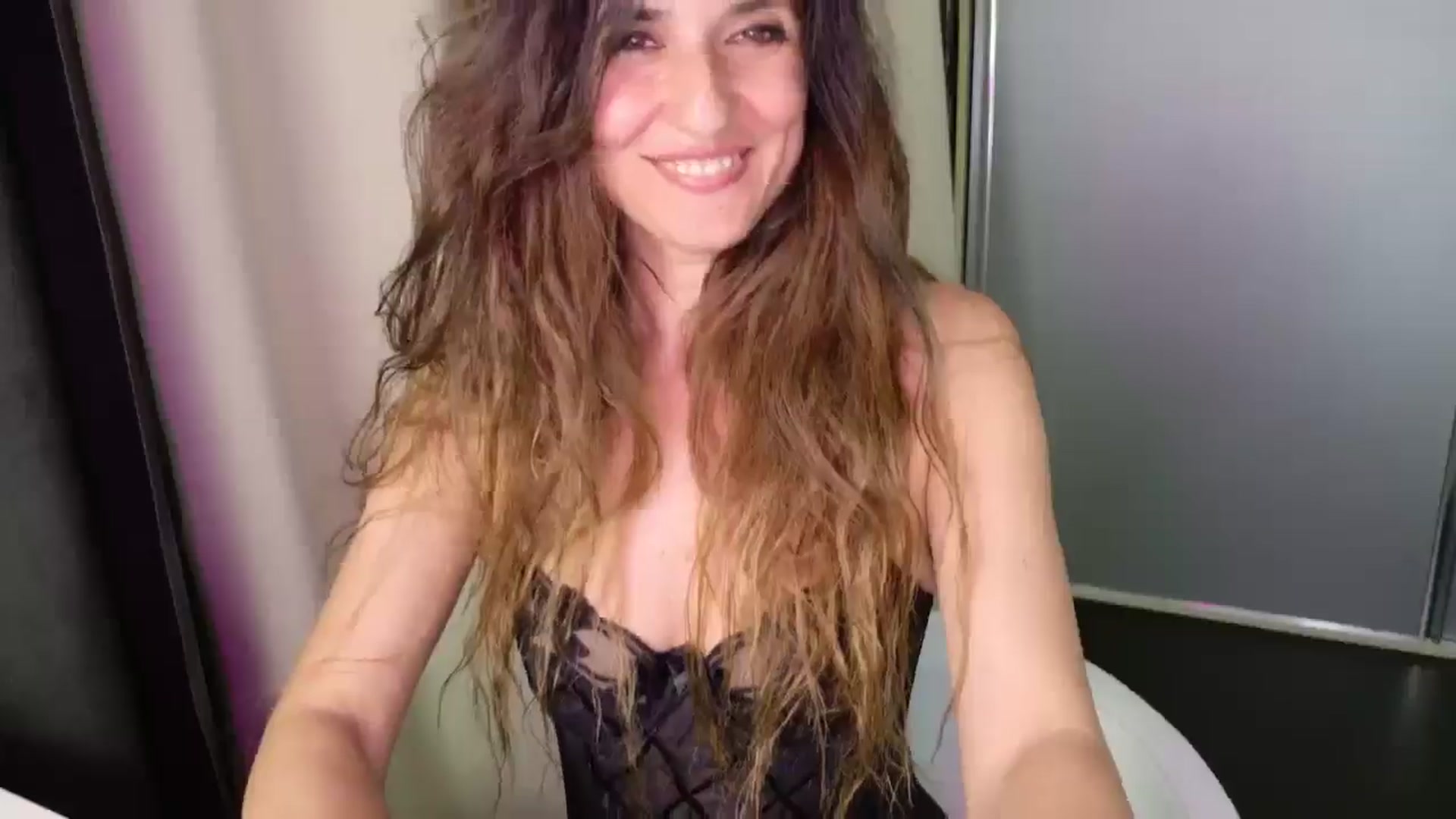 Gallery image thumbnail from DANIELLE's myfreecams stream on, 04/24/2025, 18:04 image 6 of 20
