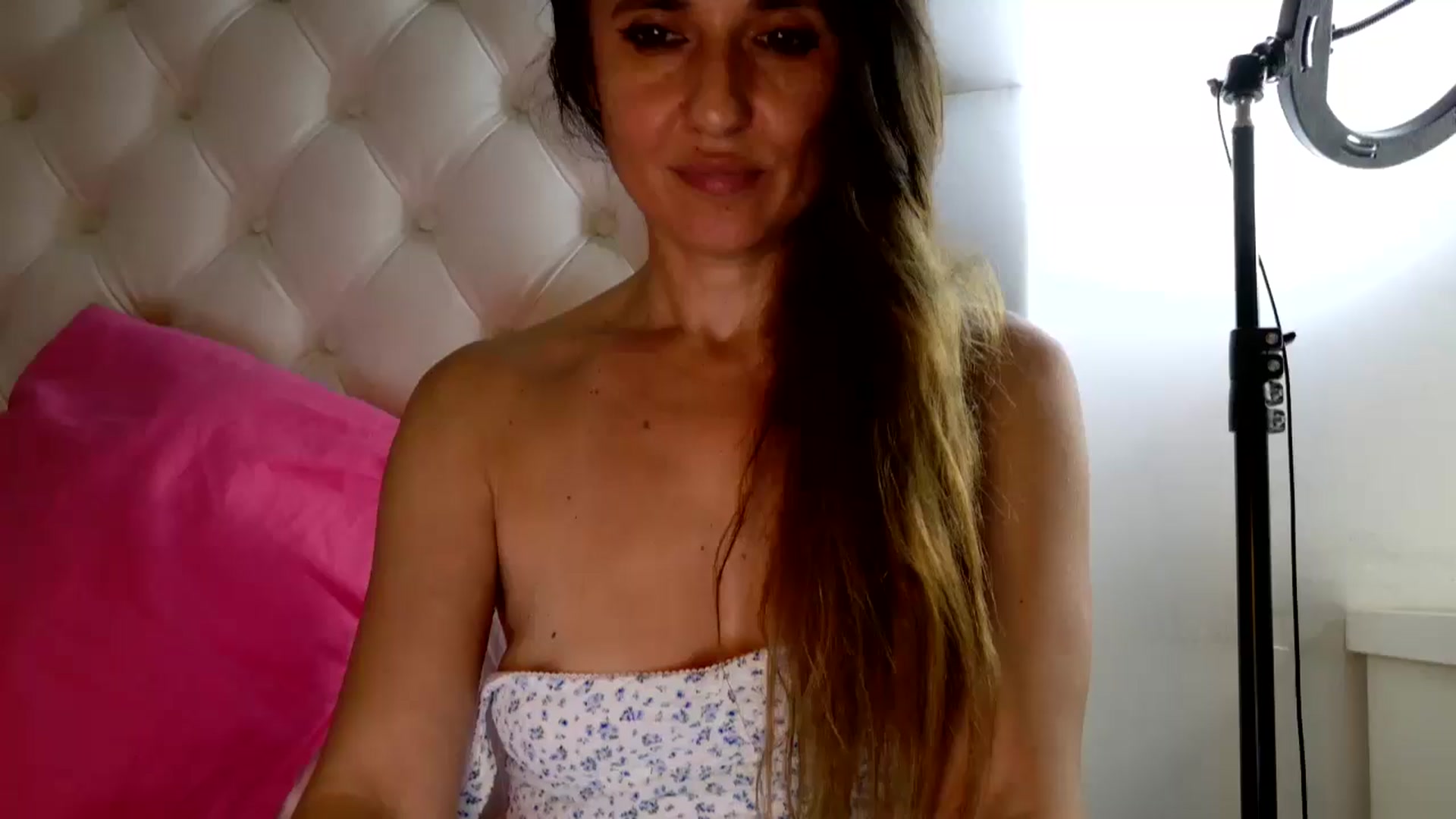 Gallery image thumbnail from DANIELLE's myfreecams stream on, 05/13/2025, 10:15 image 16 of 20