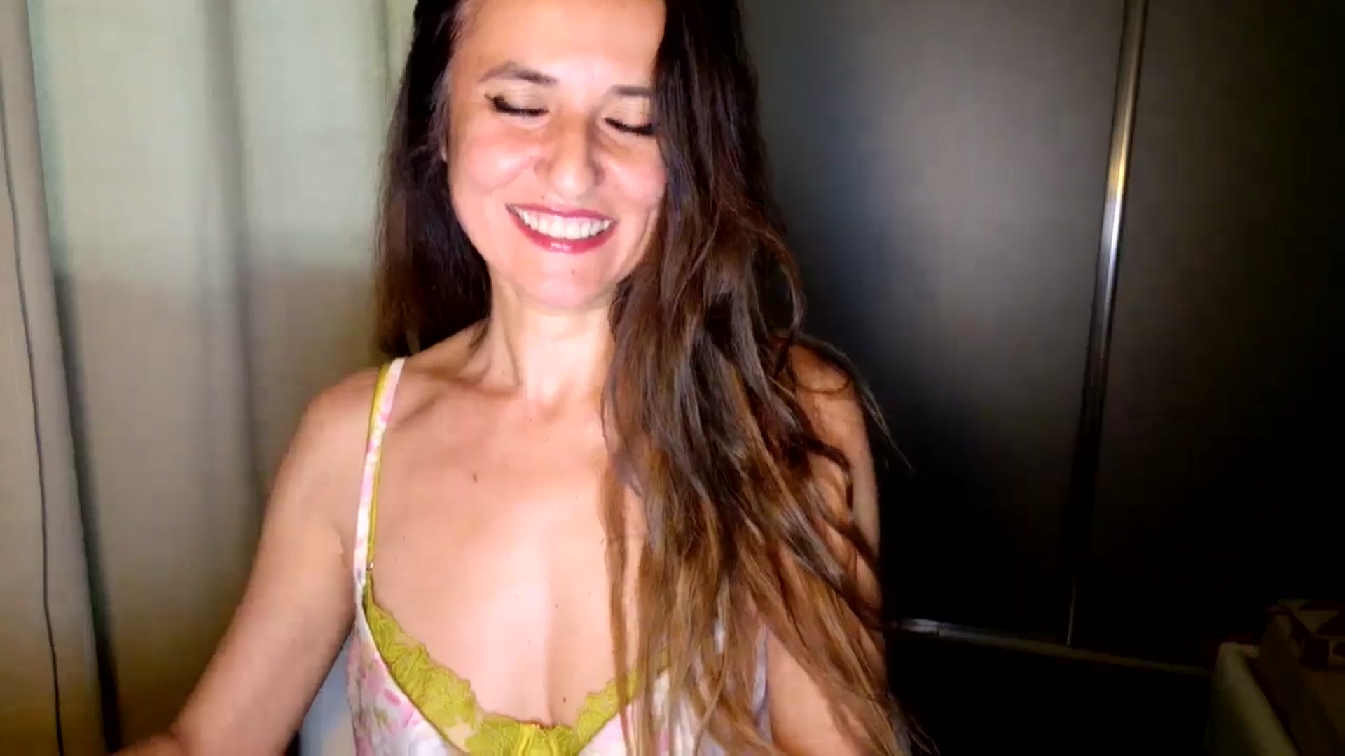 Gallery image thumbnail from DANIELLE's myfreecams stream on, 05/15/2025, 05:18 image 5 of 20