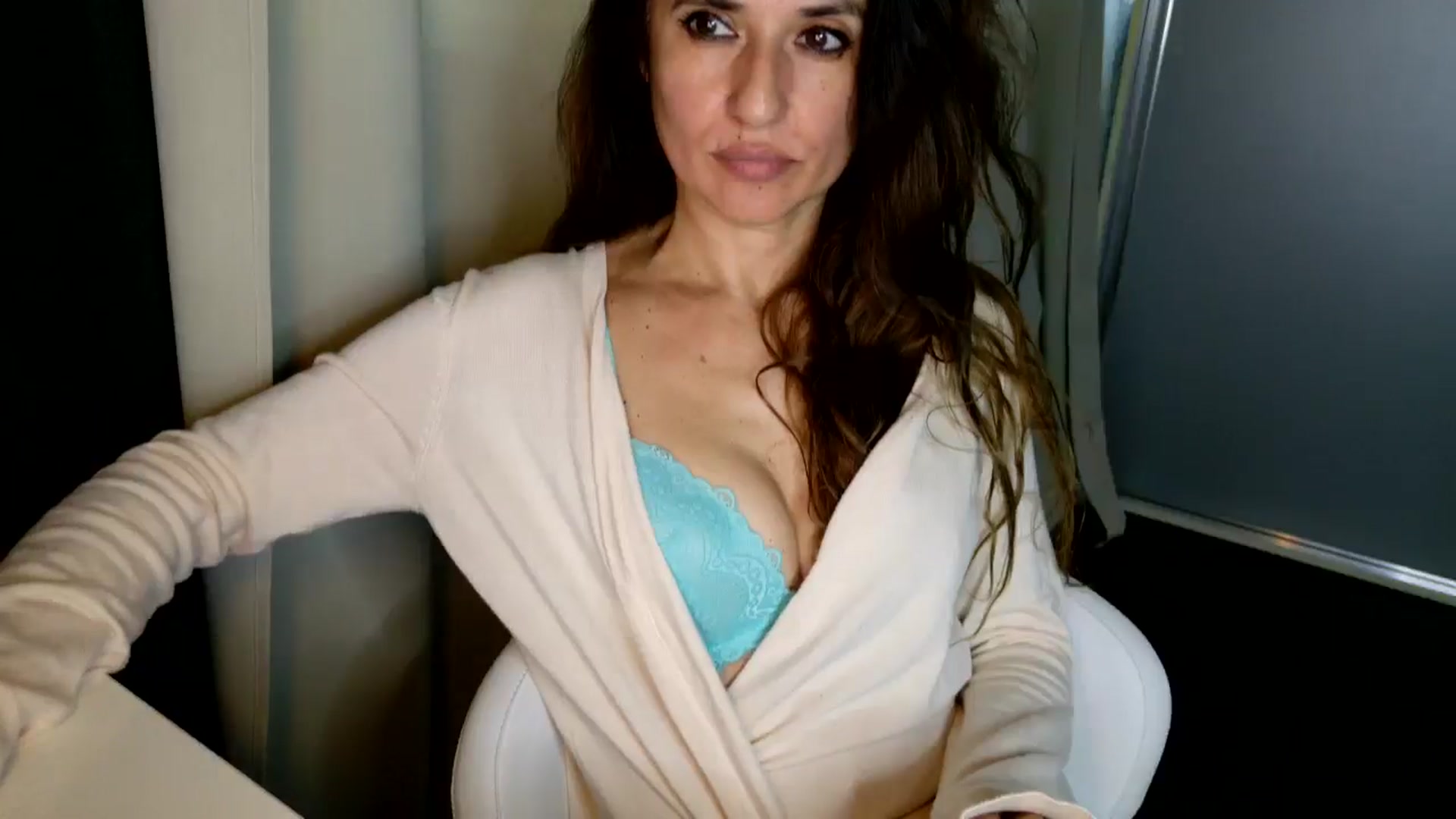 Gallery image thumbnail from DANIELLE's myfreecams stream on, 05/19/2025, 06:27 image 13 of 20