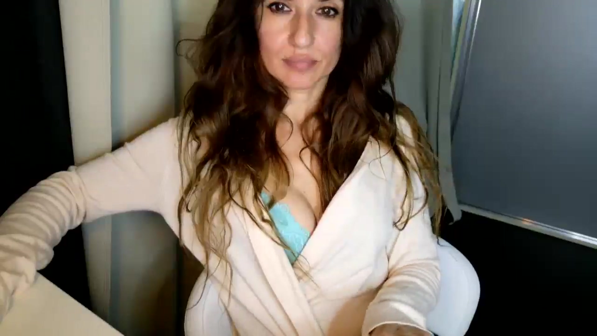 Gallery image thumbnail from DANIELLE's myfreecams stream on, 05/19/2025, 06:27 image 9 of 20