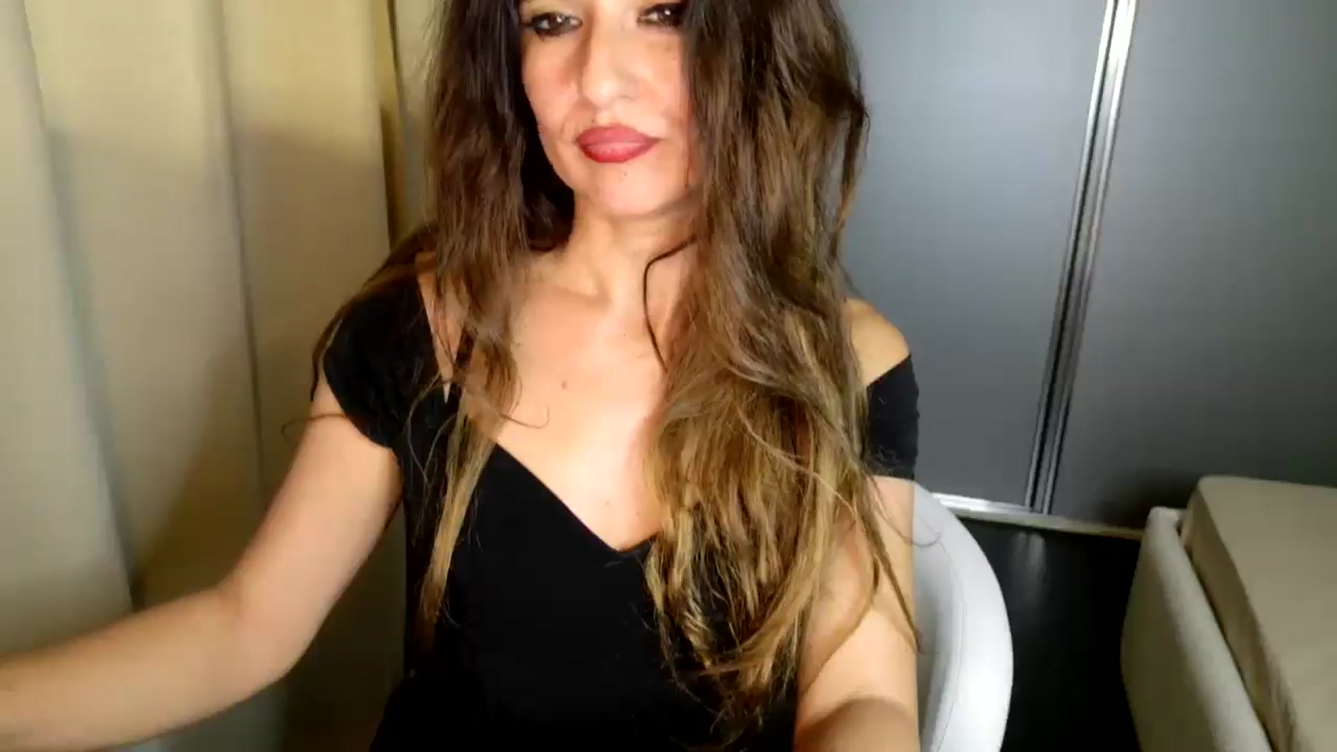 Gallery image thumbnail from DANIELLE's myfreecams stream on, 05/19/2025, 10:26 image 6 of 20