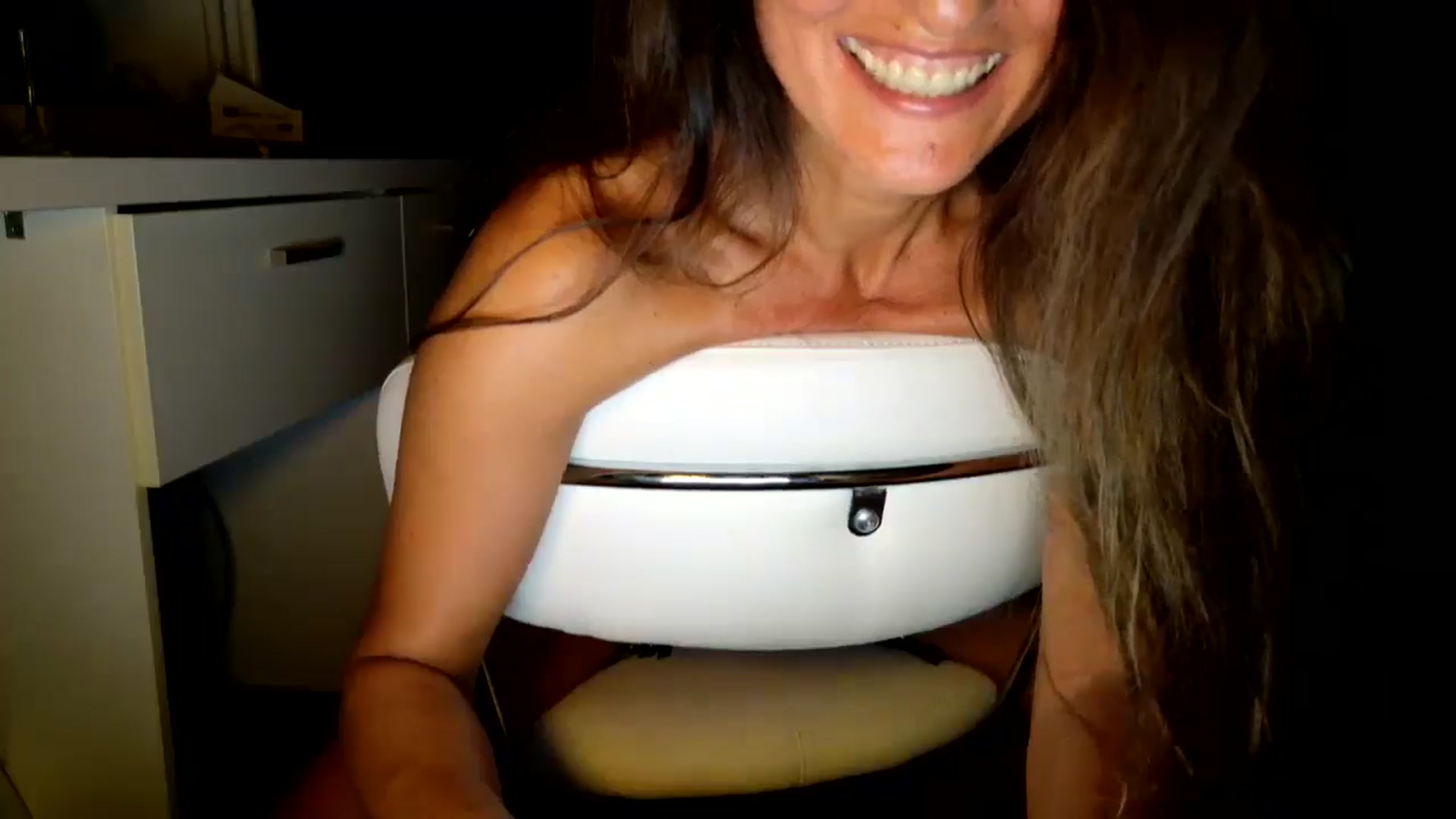 Gallery image thumbnail from DANIELLE's myfreecams stream on, 07/08/2025, 21:29 image 15 of 20