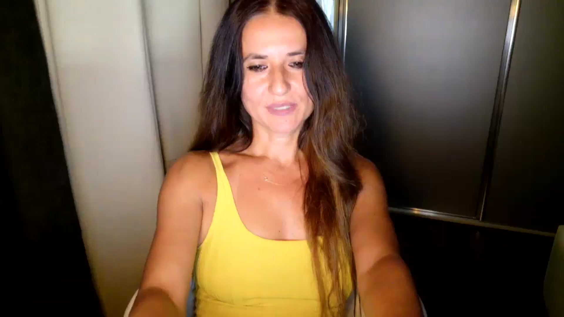 Gallery image thumbnail from DANIELLE's myfreecams stream on, 07/25/2025, 05:34 image 16 of 20