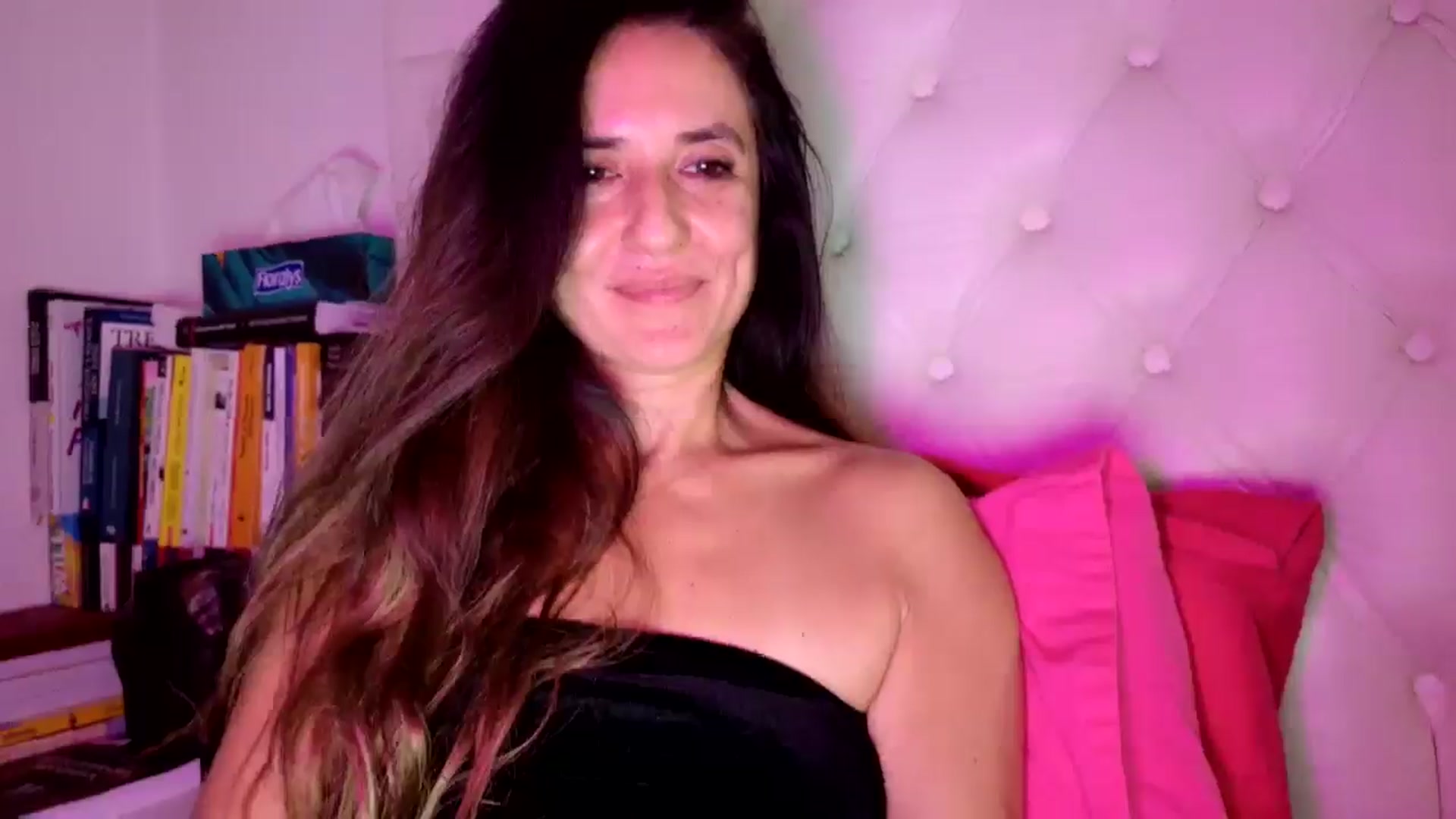 Gallery image thumbnail from DANIELLE's myfreecams stream on, 10/07/2025, 12:45 image 20 of 20