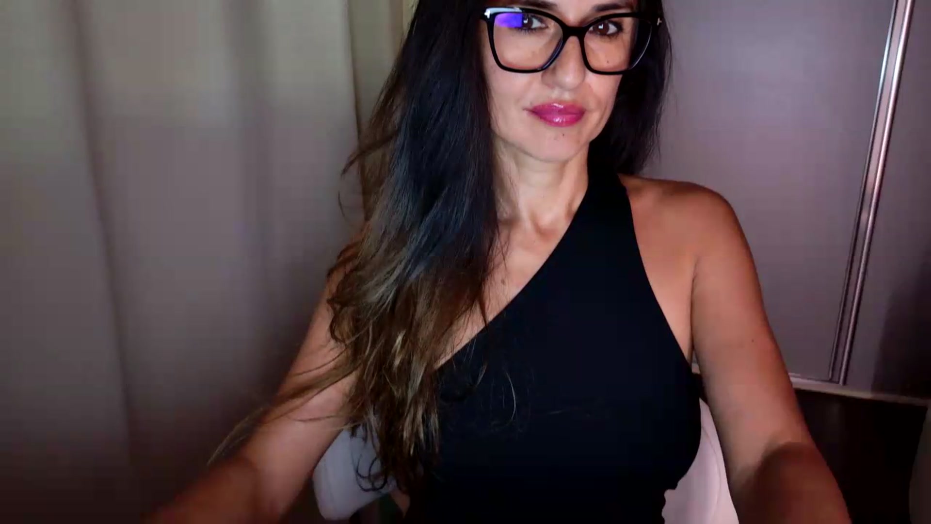 Gallery image thumbnail from DANIELLE's myfreecams stream on, 08/05/2026, 07:43 image 16 of 20