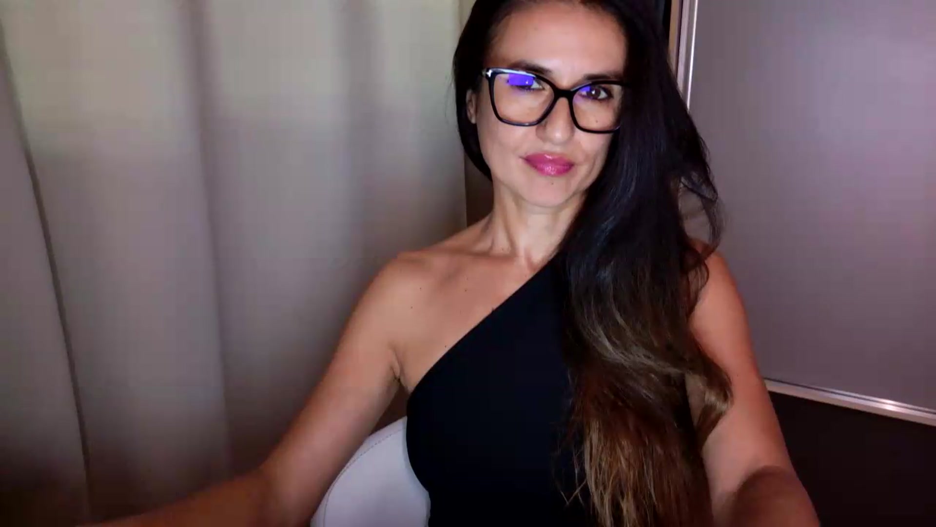 Gallery image thumbnail from DANIELLE's myfreecams stream on, 08/05/2026, 08:35 image 2 of 20