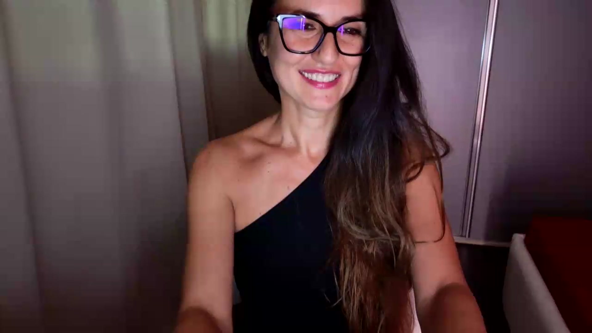 Gallery image thumbnail from DANIELLE's myfreecams stream on, 08/05/2026, 08:35 image 14 of 20
