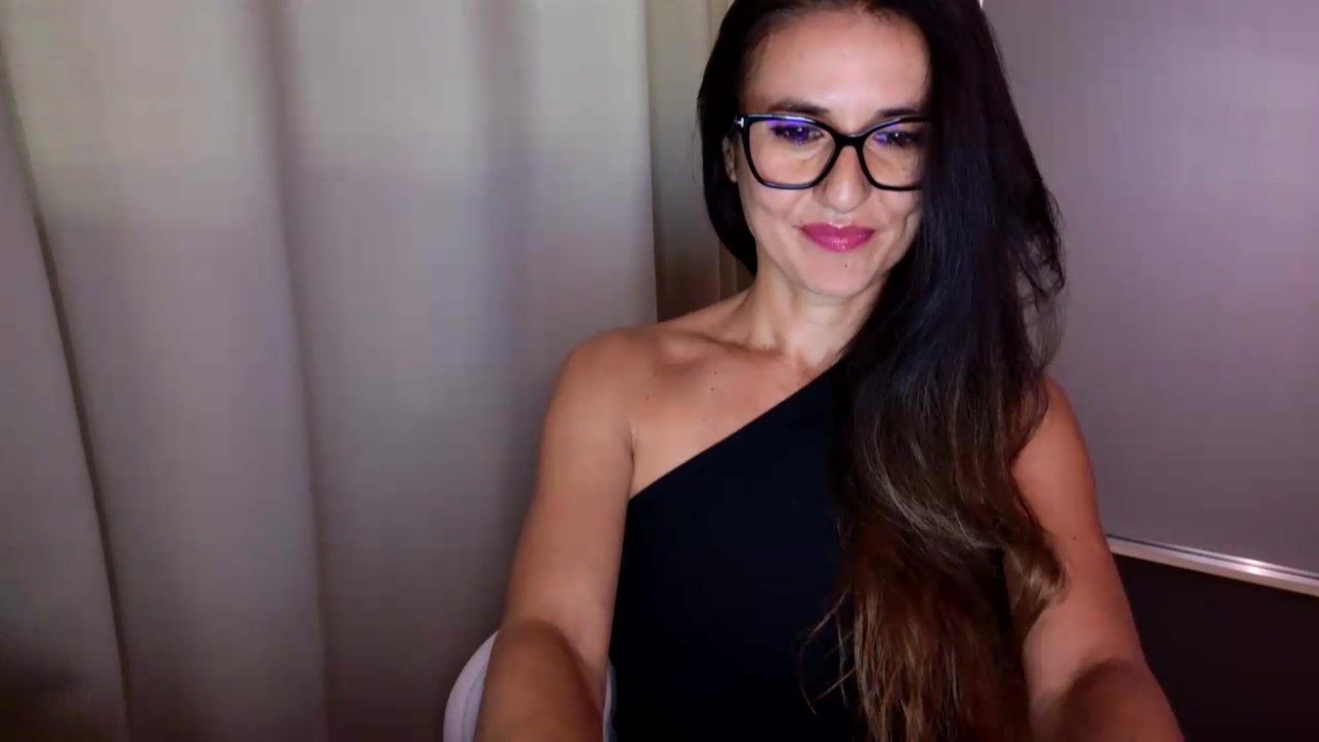 Gallery image thumbnail from DANIELLE's myfreecams stream on, 08/05/2026, 08:35 image 4 of 20