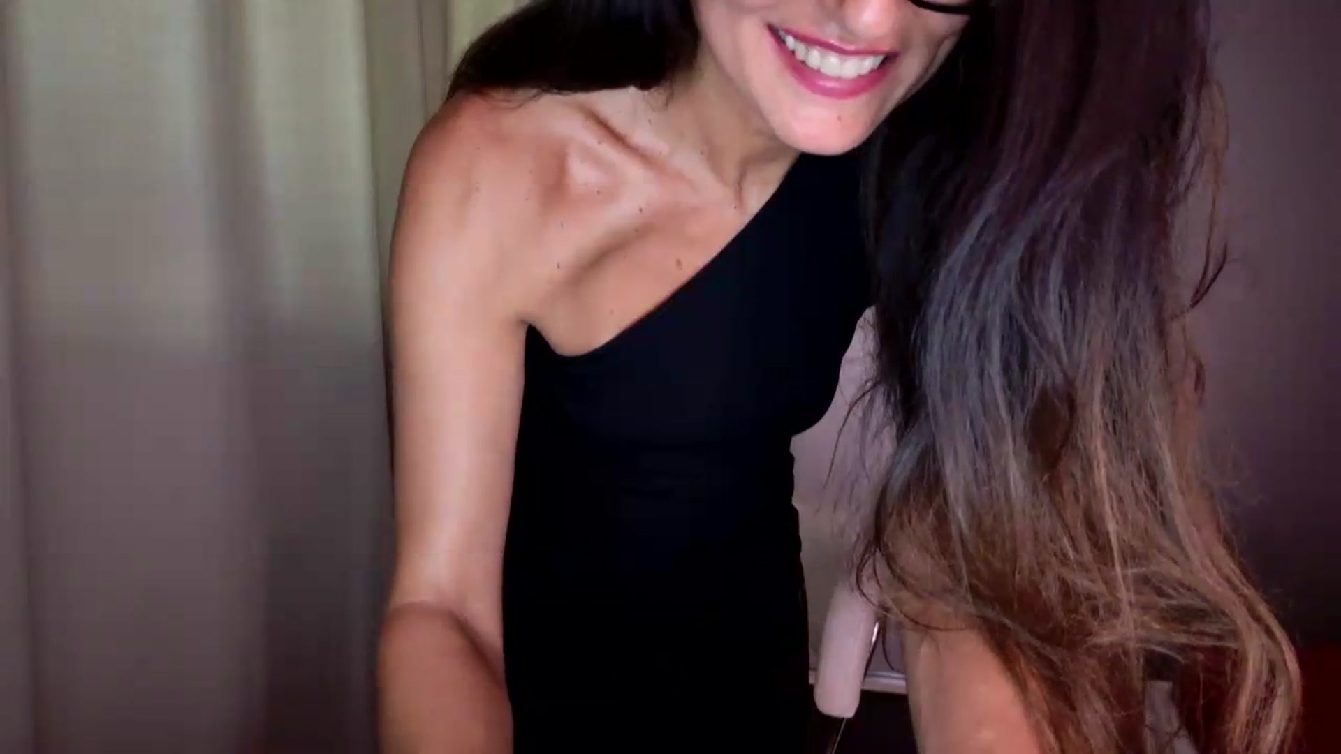 Gallery image thumbnail from DANIELLE's myfreecams stream on, 08/05/2026, 09:34 image 11 of 20