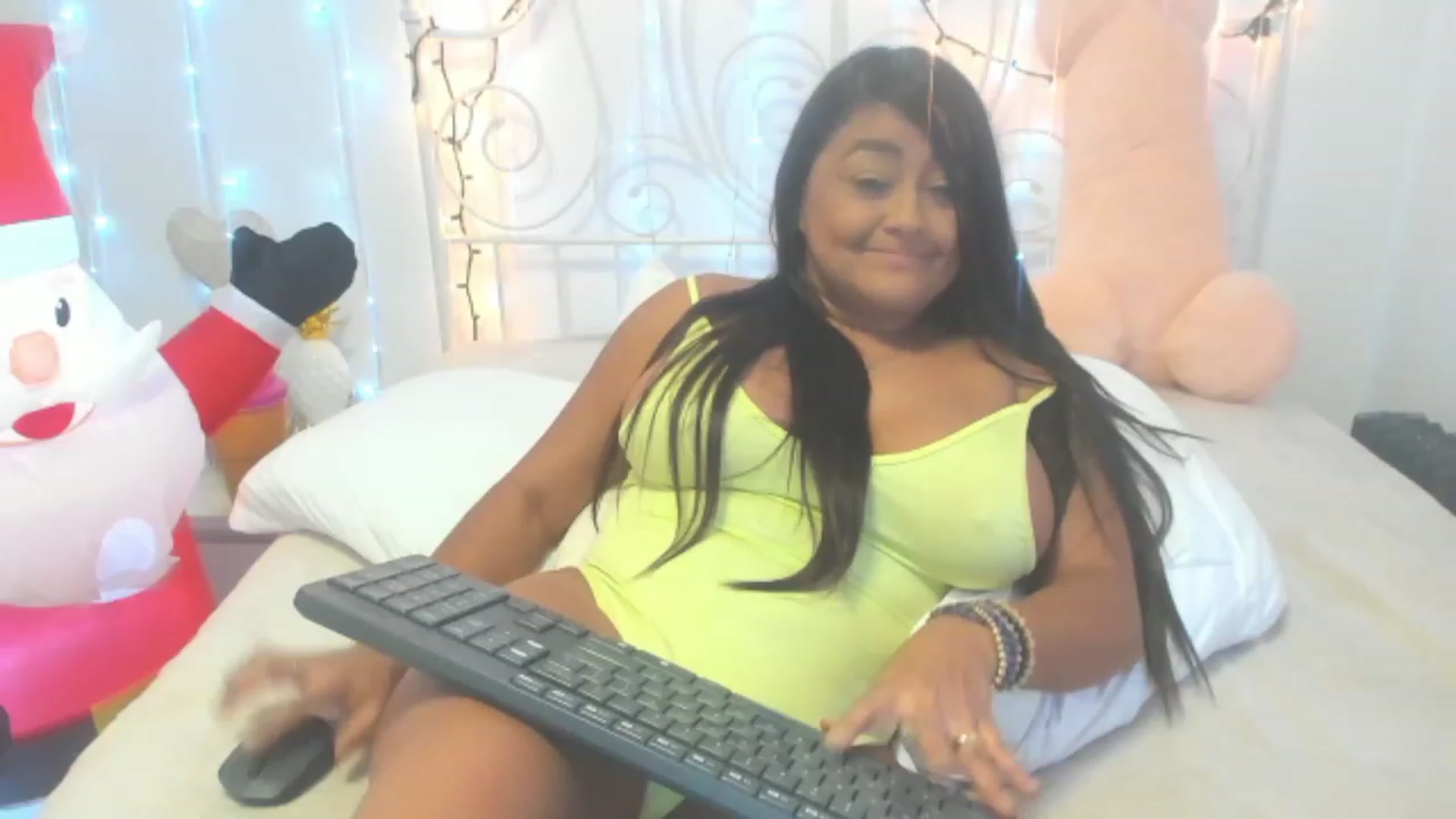 Gallery image thumbnail from DANIIITITIS's myfreecams stream on, 12/01/2022, 20:00 image 1 of 20