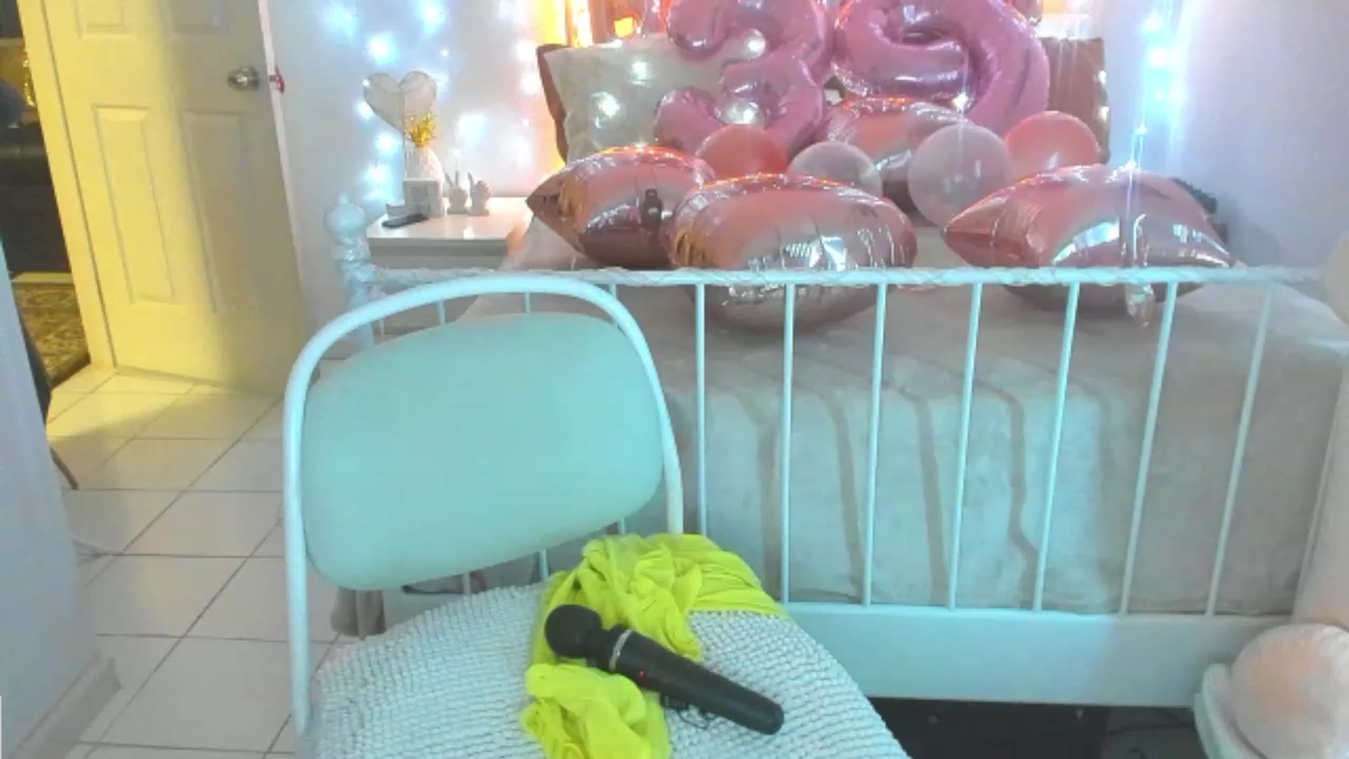 Gallery image thumbnail from DANIIITITIS's myfreecams stream on, 01/26/2023, 02:33 image 16 of 20