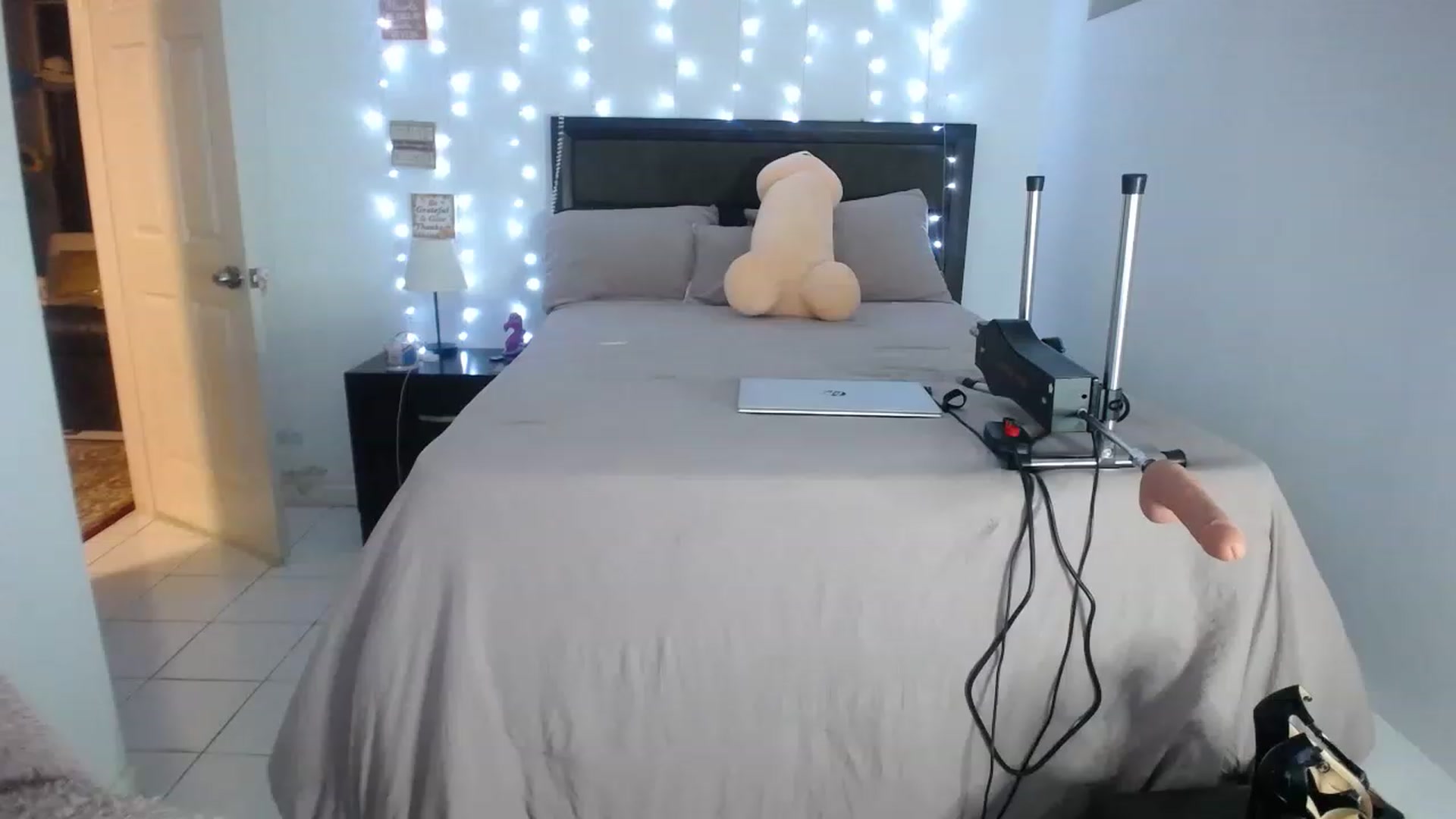 Gallery image thumbnail from DANIIITITIS's myfreecams stream on, 08/21/2023, 18:23 image 9 of 20