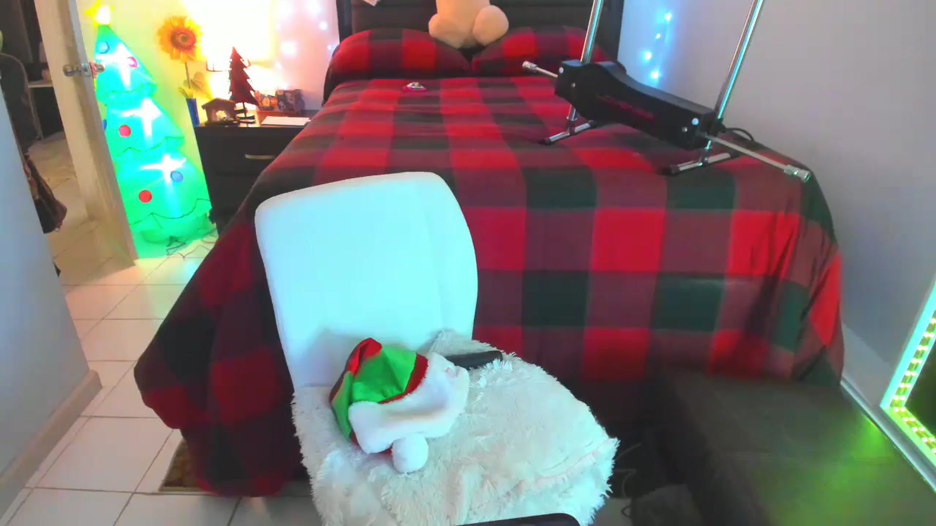 Gallery image thumbnail from DANIIITITIS's myfreecams stream on, 12/22/2023, 17:19 image 3 of 20