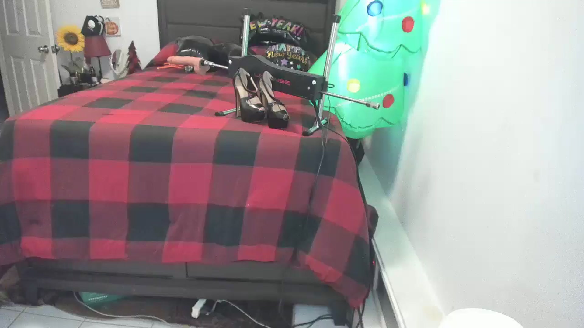 Gallery image thumbnail from DANIIITITIS's myfreecams stream on, 01/01/2025, 15:05 image 8 of 20