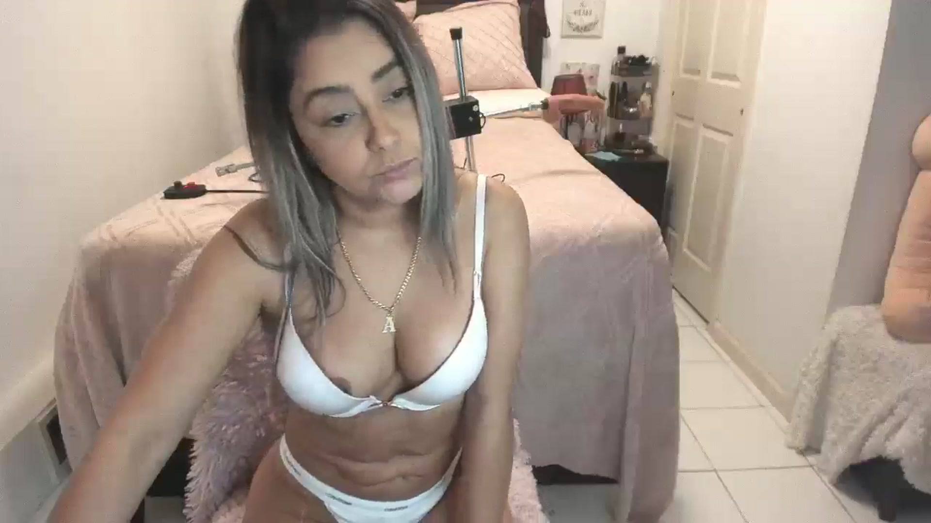 Gallery image thumbnail from DANIIITITIS's myfreecams stream on, 12/27/2025, 13:13 image 6 of 20