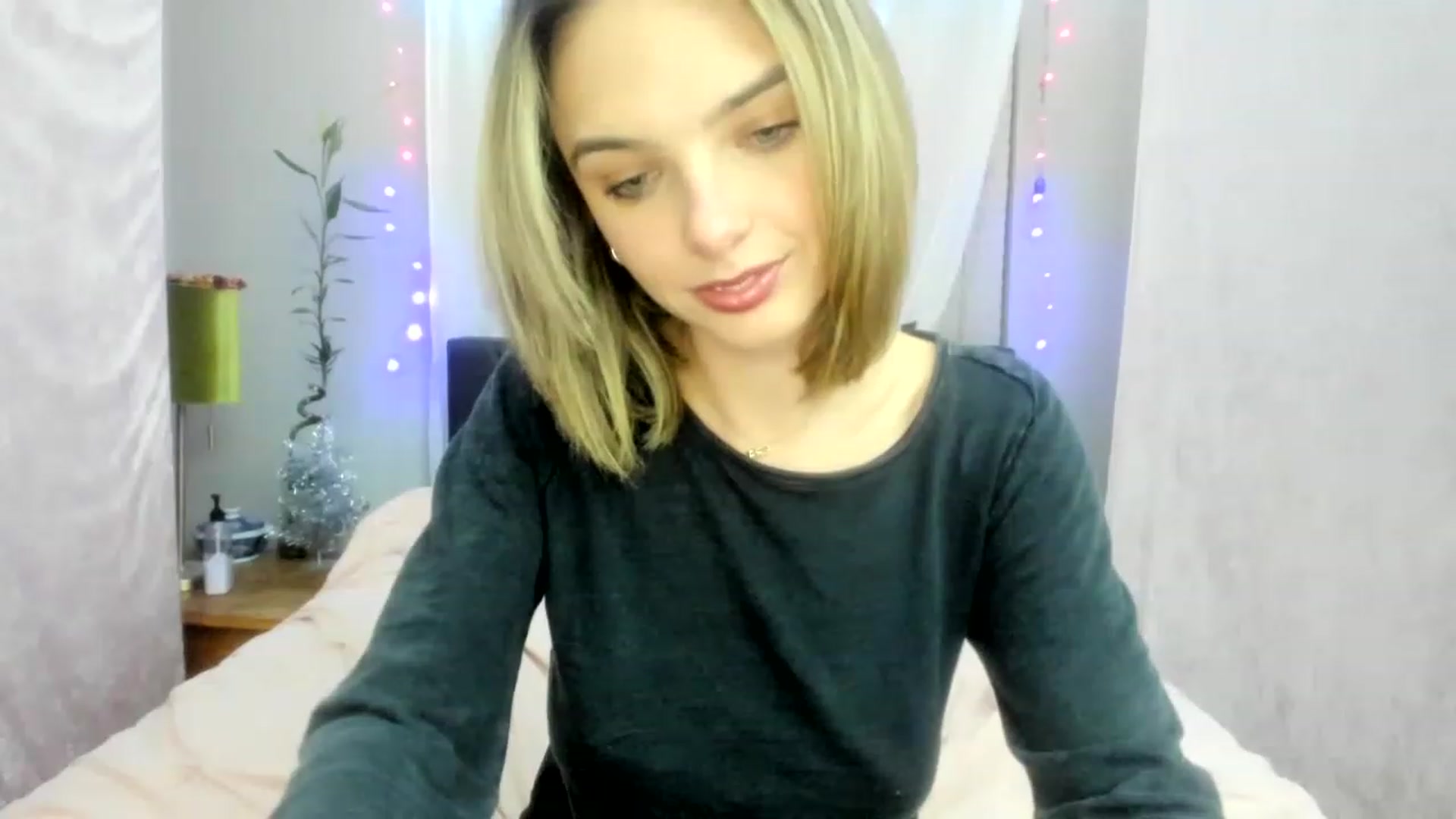 Gallery image thumbnail from DDelightful69's myfreecams stream on, 12/15/2022, 07:34 image 10 of 20