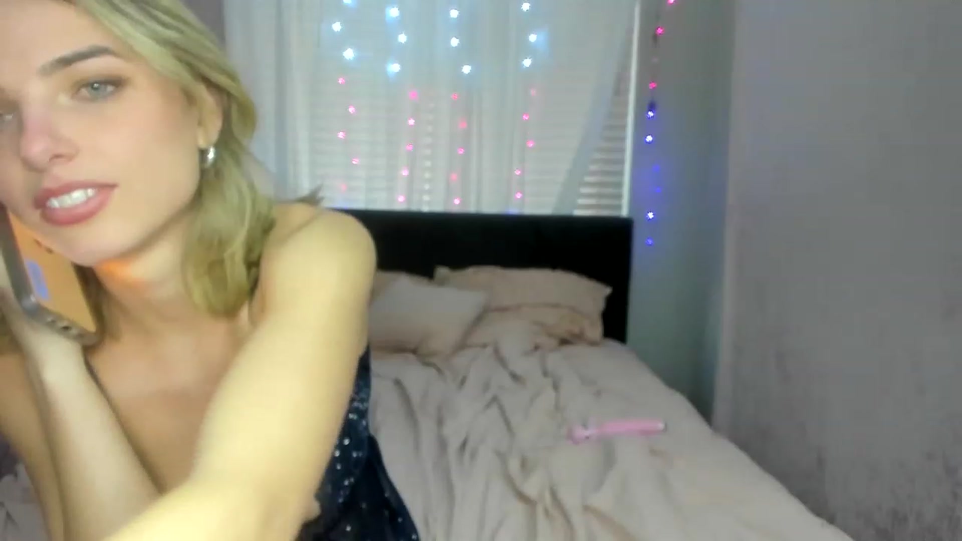 Gallery image thumbnail from DDelightful69's myfreecams stream on, 12/24/2022, 13:19 image 15 of 20