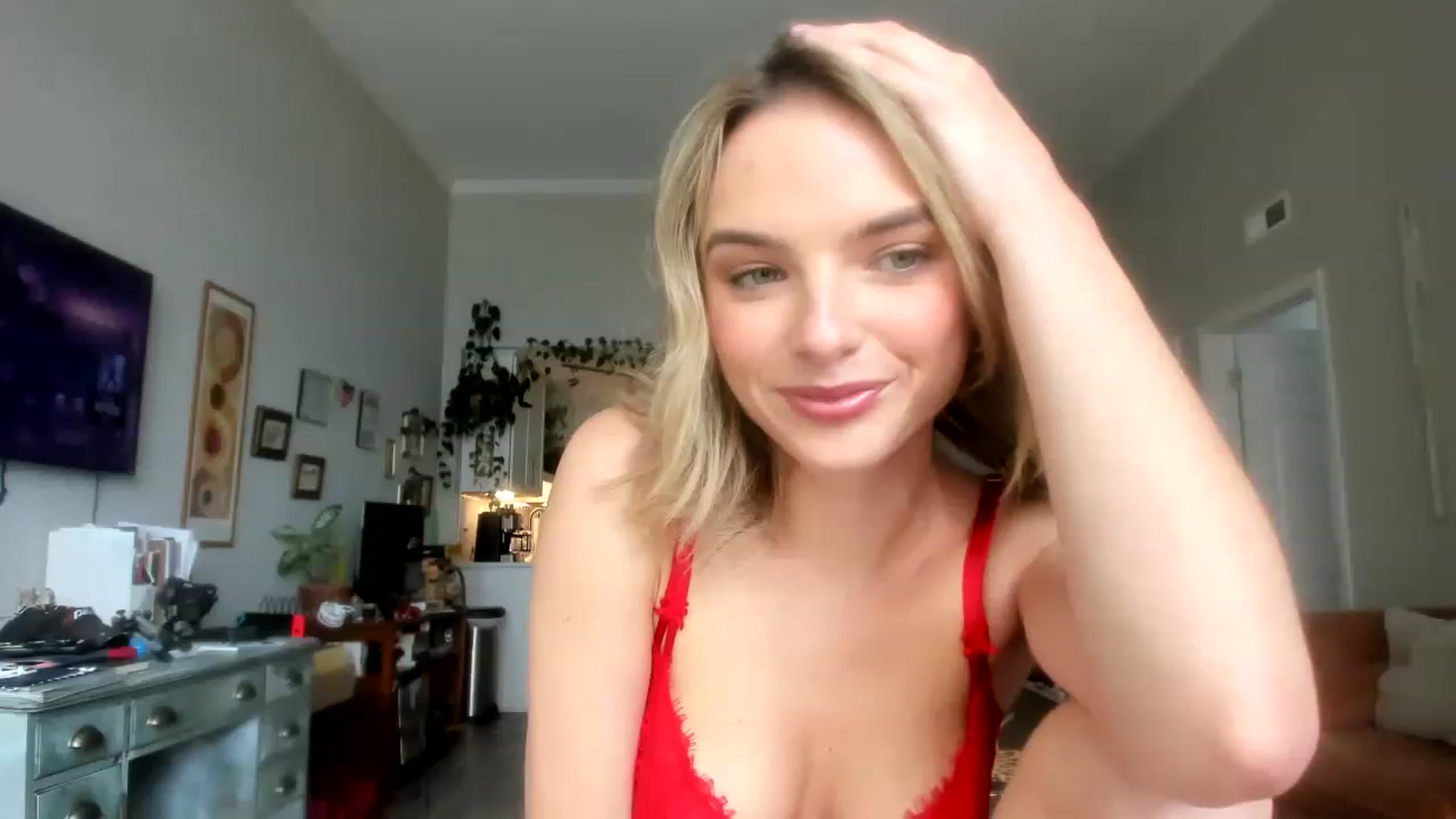 Gallery image thumbnail from DDelightful69's myfreecams stream on, 06/19/2023, 22:29 image 2 of 20