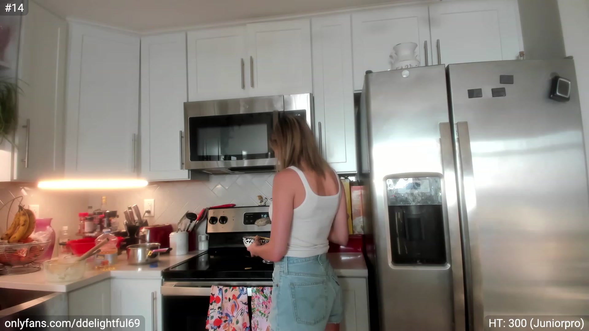 Gallery image thumbnail from DDelightful69's myfreecams stream on, 07/06/2023, 24:06 image 13 of 20