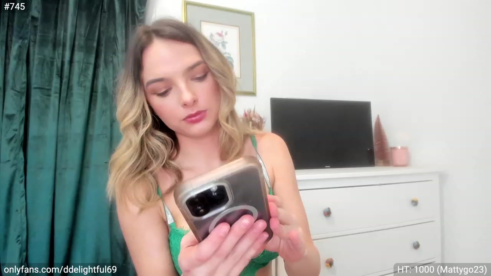 Gallery image thumbnail from DDelightful69's myfreecams stream on, 12/17/2023, 24:30 image 17 of 20