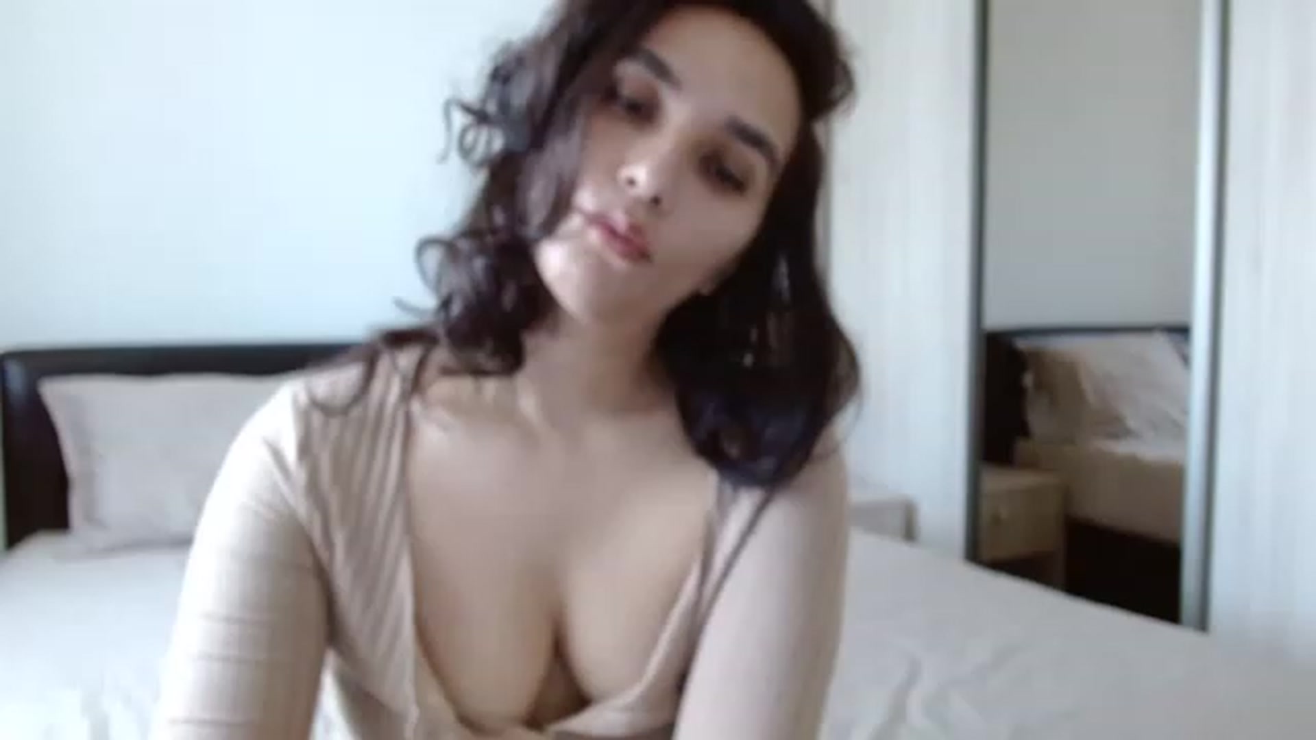Gallery image thumbnail from DEAR_AMORE's myfreecams stream on, 04/22/2023, 09:54 image 17 of 20