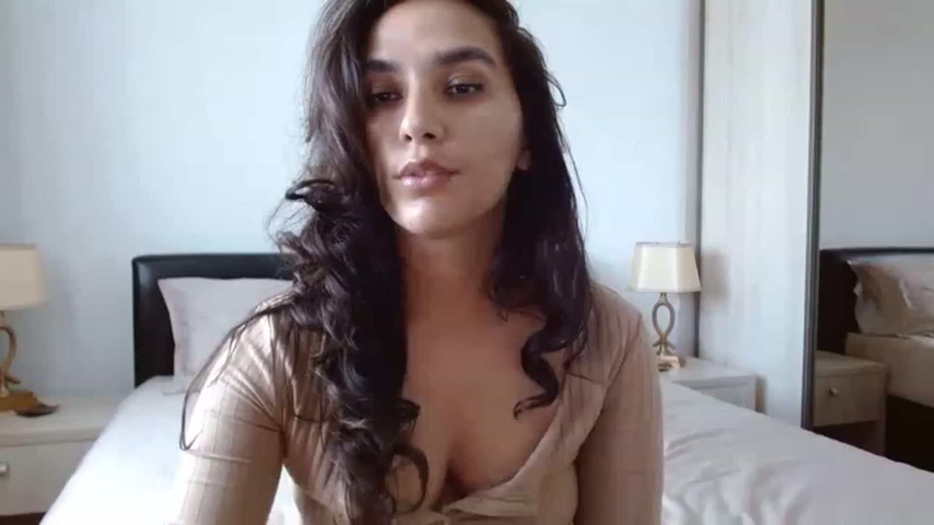 Gallery image thumbnail from DEAR_AMORE's myfreecams stream on, 04/22/2023, 12:19 image 17 of 20
