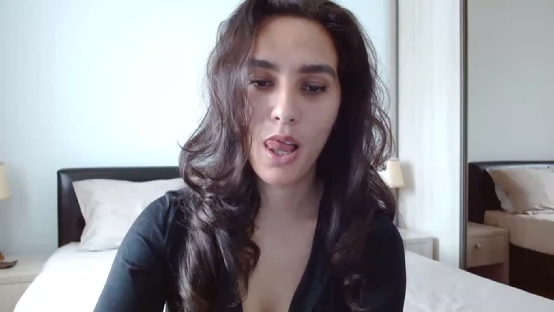 Gallery image thumbnail from DEAR_AMORE's myfreecams stream on, 04/25/2023, 12:59 image 4 of 20