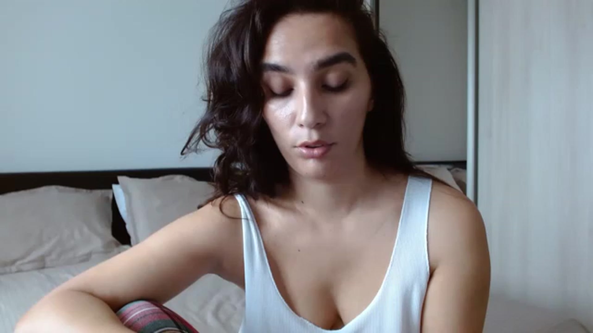 Gallery image thumbnail from DEAR_AMORE's myfreecams stream on, 04/27/2023, 10:56 image 10 of 20