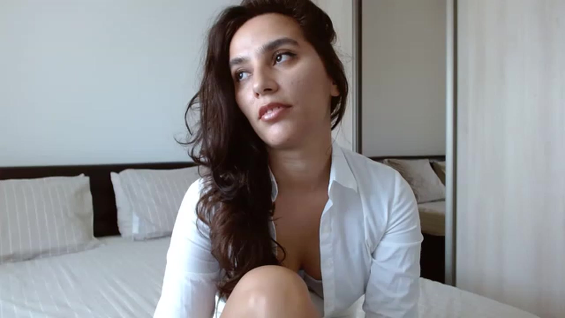 Gallery image thumbnail from DEAR_AMORE's myfreecams stream on, 05/07/2023, 10:50 image 10 of 20