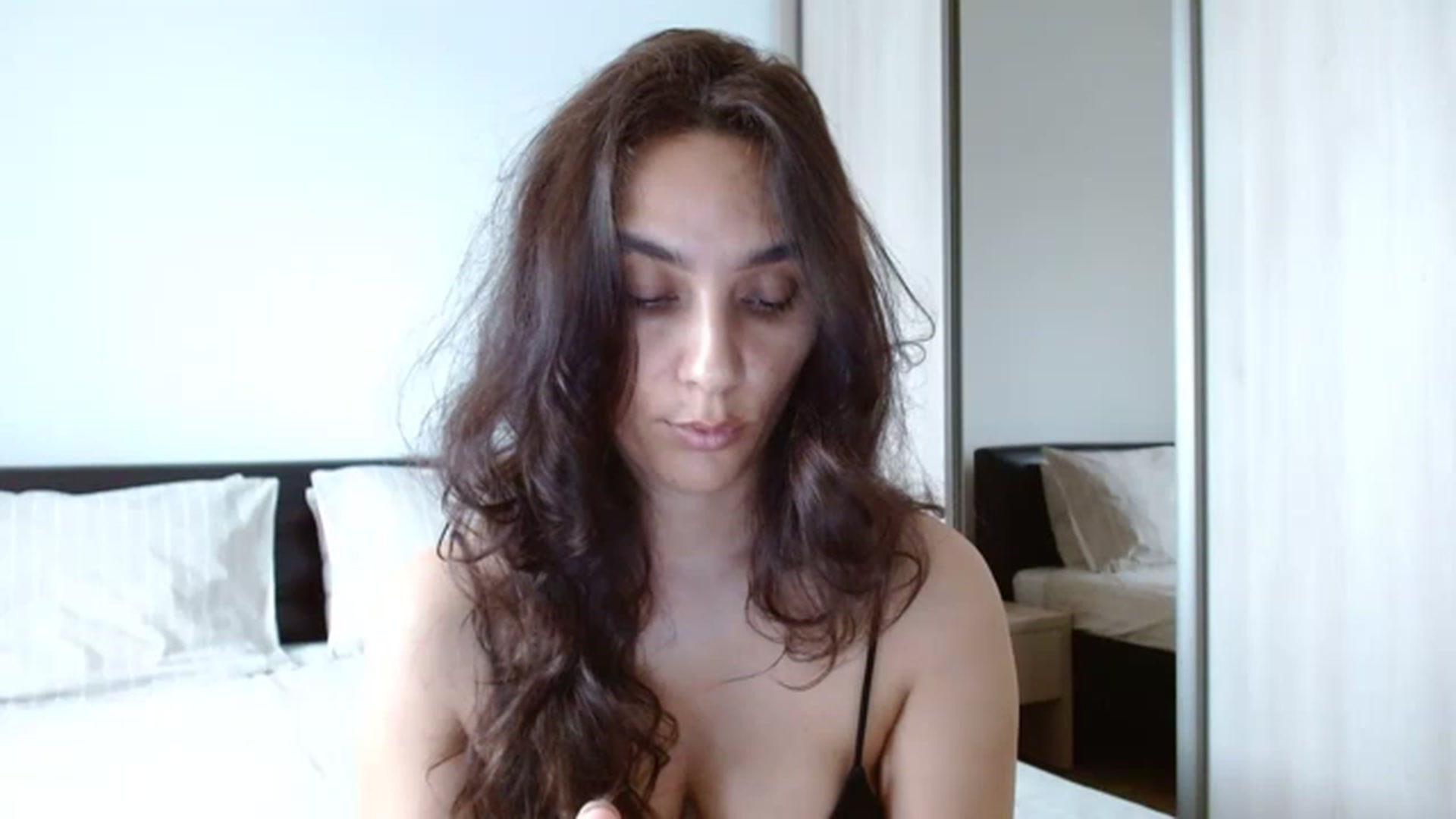 Gallery image thumbnail from DEAR_AMORE's myfreecams stream on, 05/09/2023, 10:56 image 14 of 20