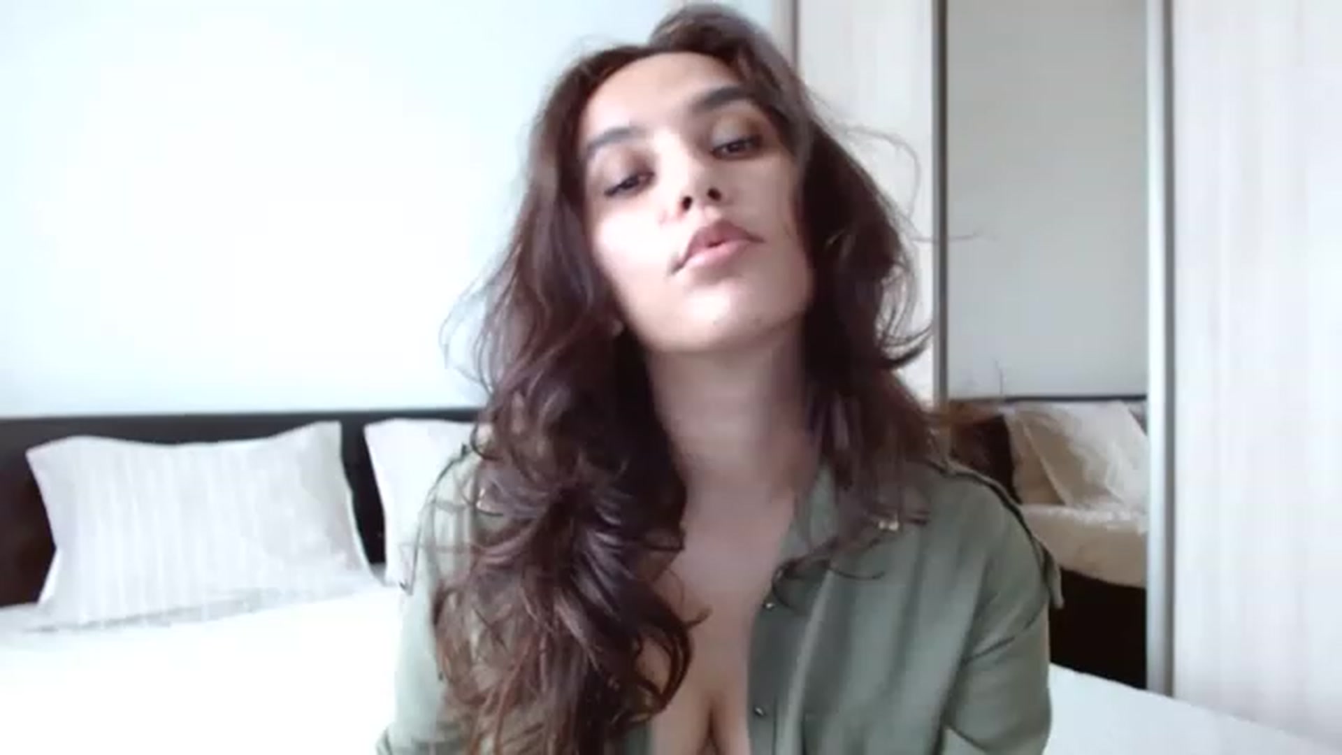 Gallery image thumbnail from DEAR_AMORE's myfreecams stream on, 05/13/2023, 11:10 image 9 of 20