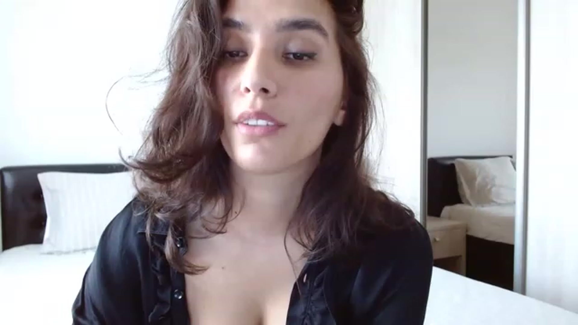 Gallery image thumbnail from DEAR_AMORE's myfreecams stream on, 05/16/2023, 13:00 image 9 of 20