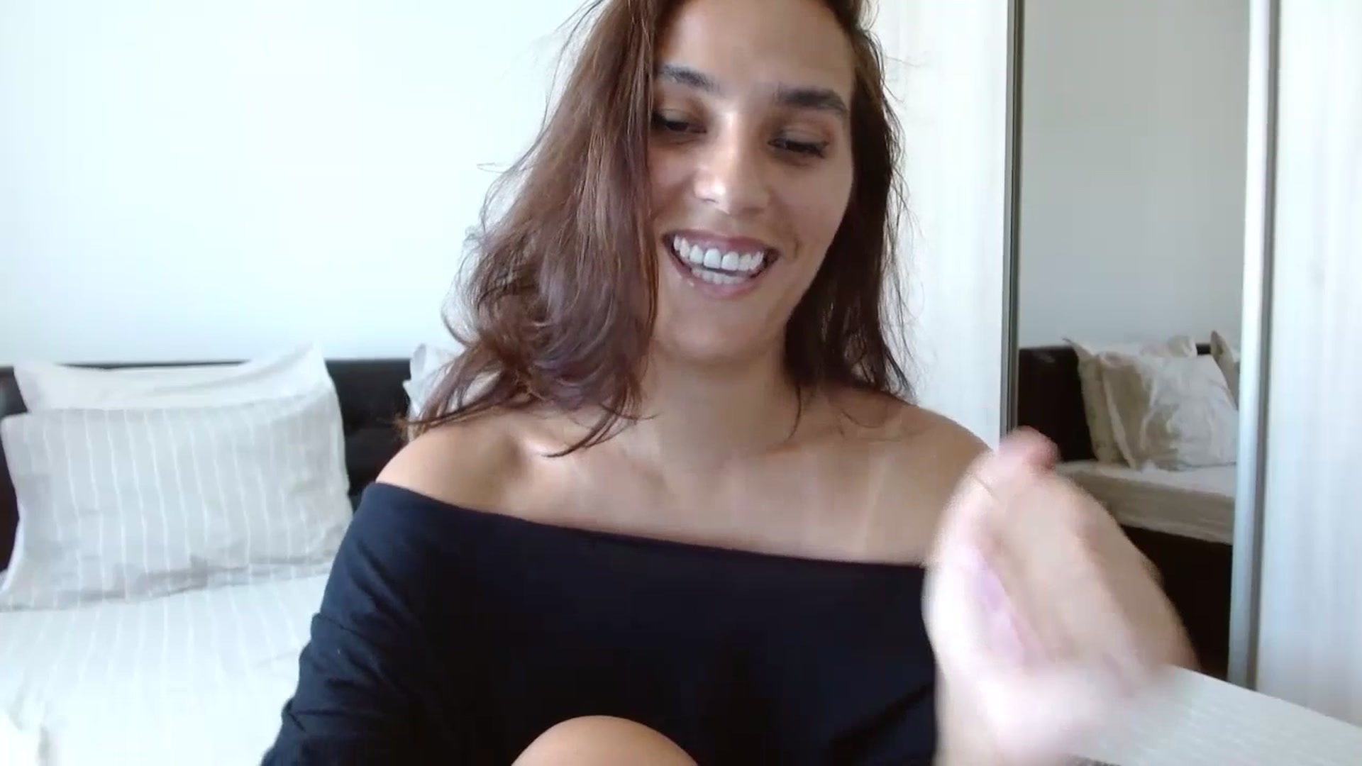 Gallery image thumbnail from DEAR_AMORE's myfreecams stream on, 07/01/2023, 13:05 image 6 of 20
