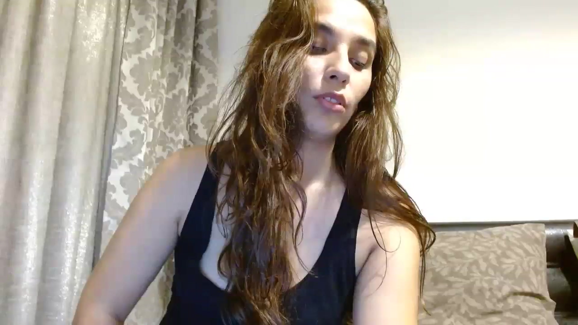 Gallery image thumbnail from DEAR_AMORE's myfreecams stream on, 10/08/2023, 02:35 image 16 of 20