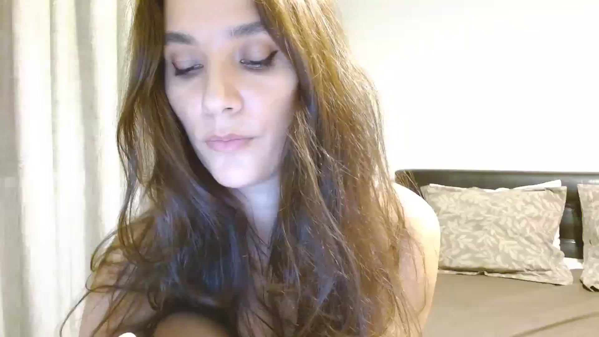 Gallery image thumbnail from DEAR_AMORE's myfreecams stream on, 10/17/2023, 24:51 image 15 of 20